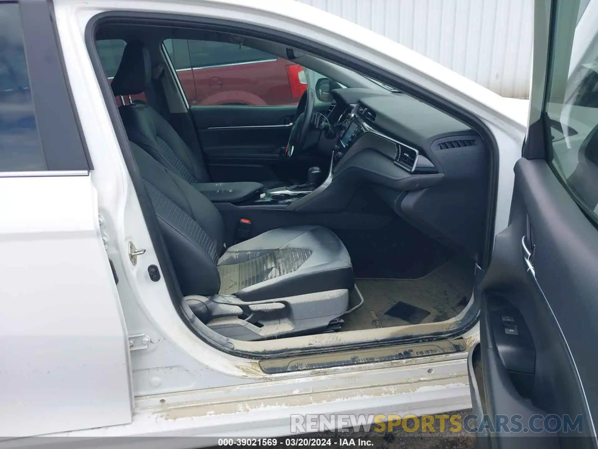 5 Photograph of a damaged car 4T1B11HK8KU827785 TOYOTA CAMRY 2019