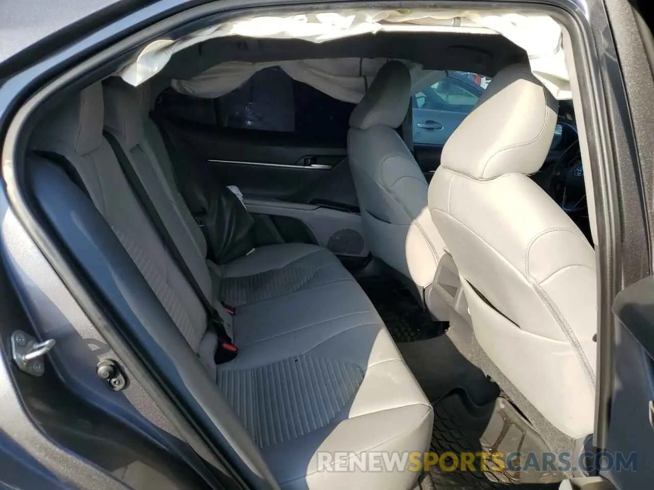 10 Photograph of a damaged car 4T1B11HK8KU829648 TOYOTA CAMRY 2019