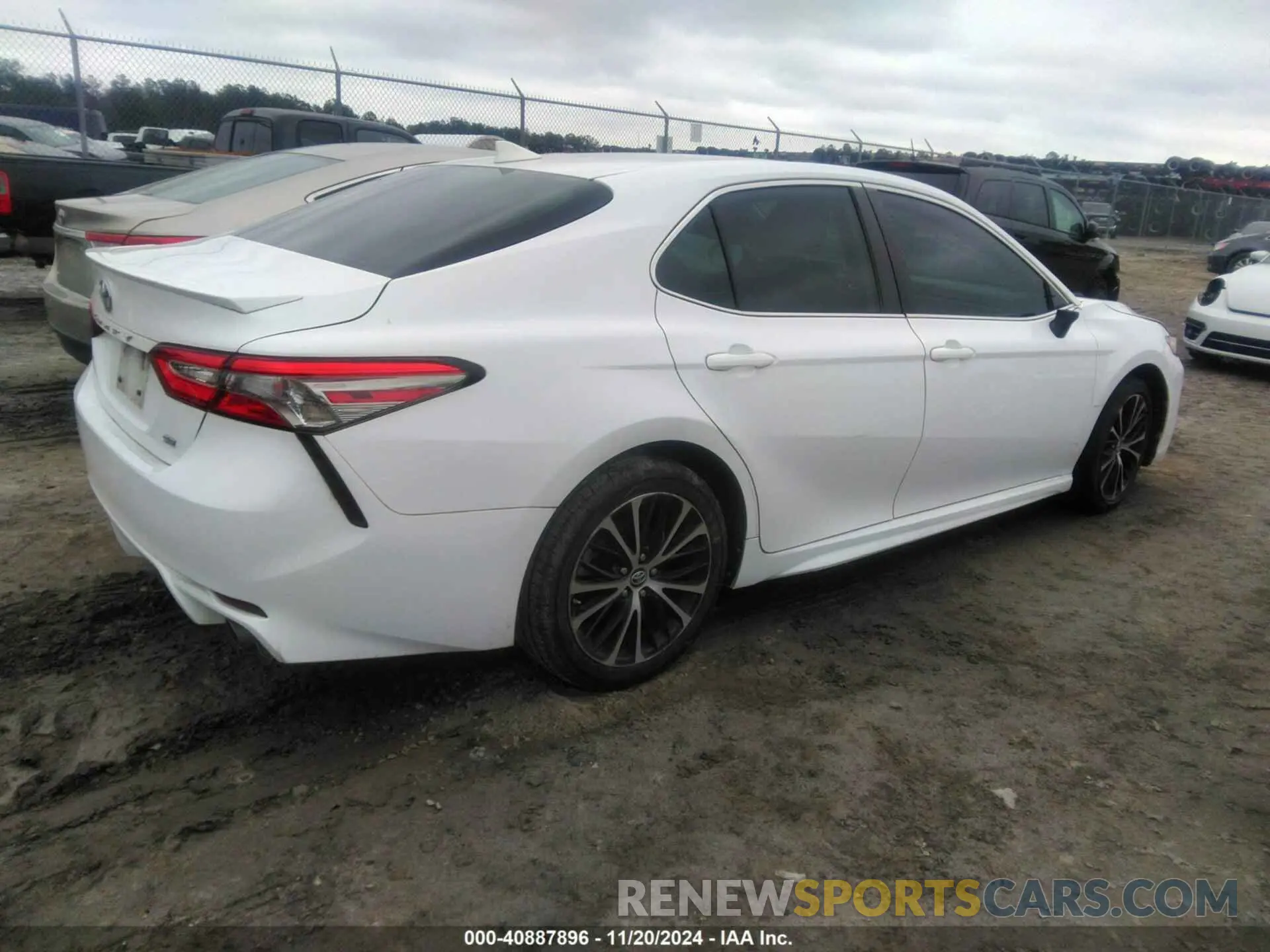 4 Photograph of a damaged car 4T1B11HK8KU836521 TOYOTA CAMRY 2019