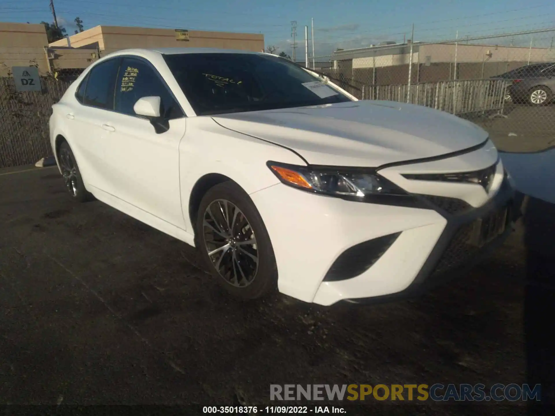 1 Photograph of a damaged car 4T1B11HK8KU843615 TOYOTA CAMRY 2019