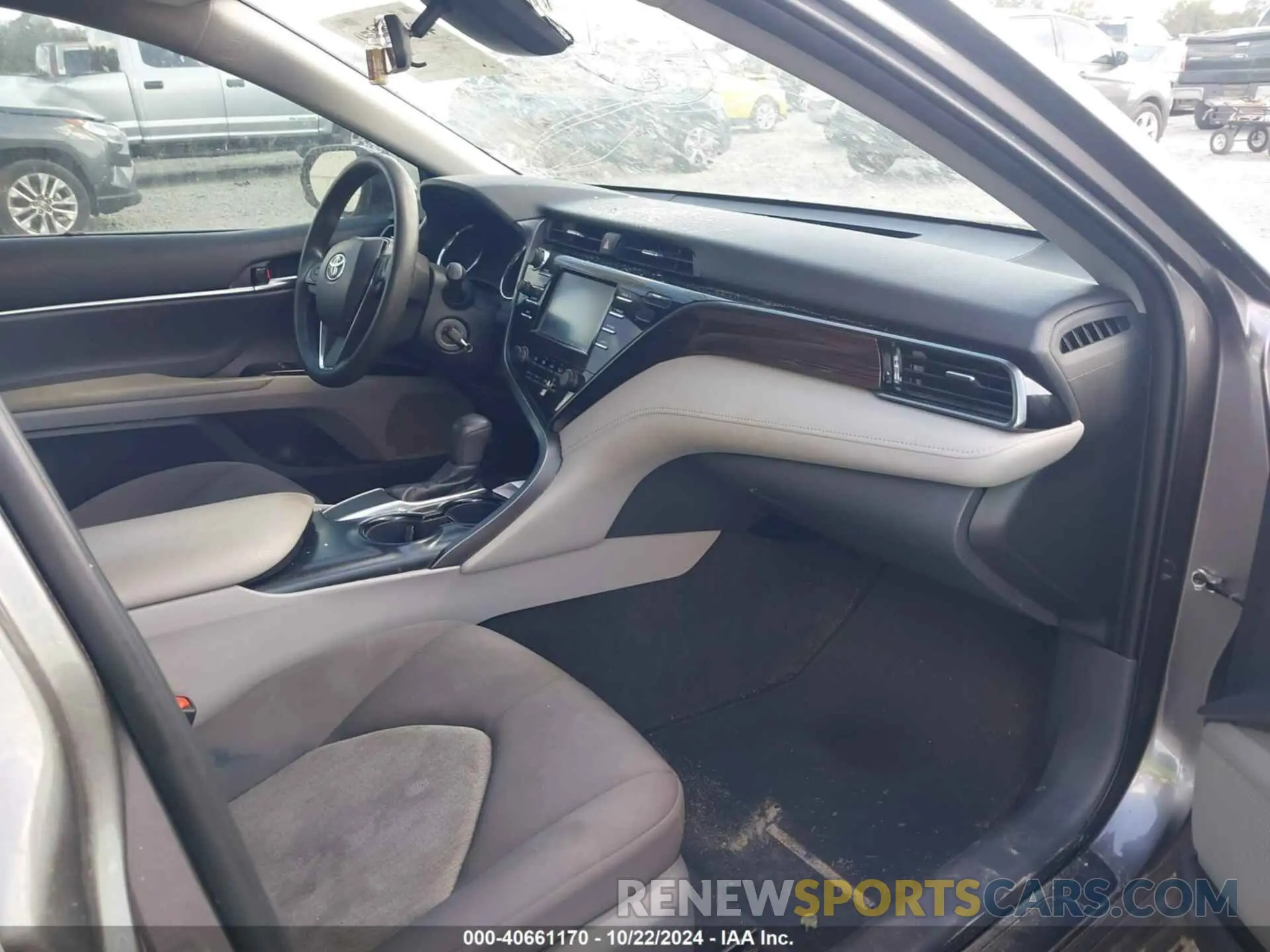 5 Photograph of a damaged car 4T1B11HK8KU846241 TOYOTA CAMRY 2019