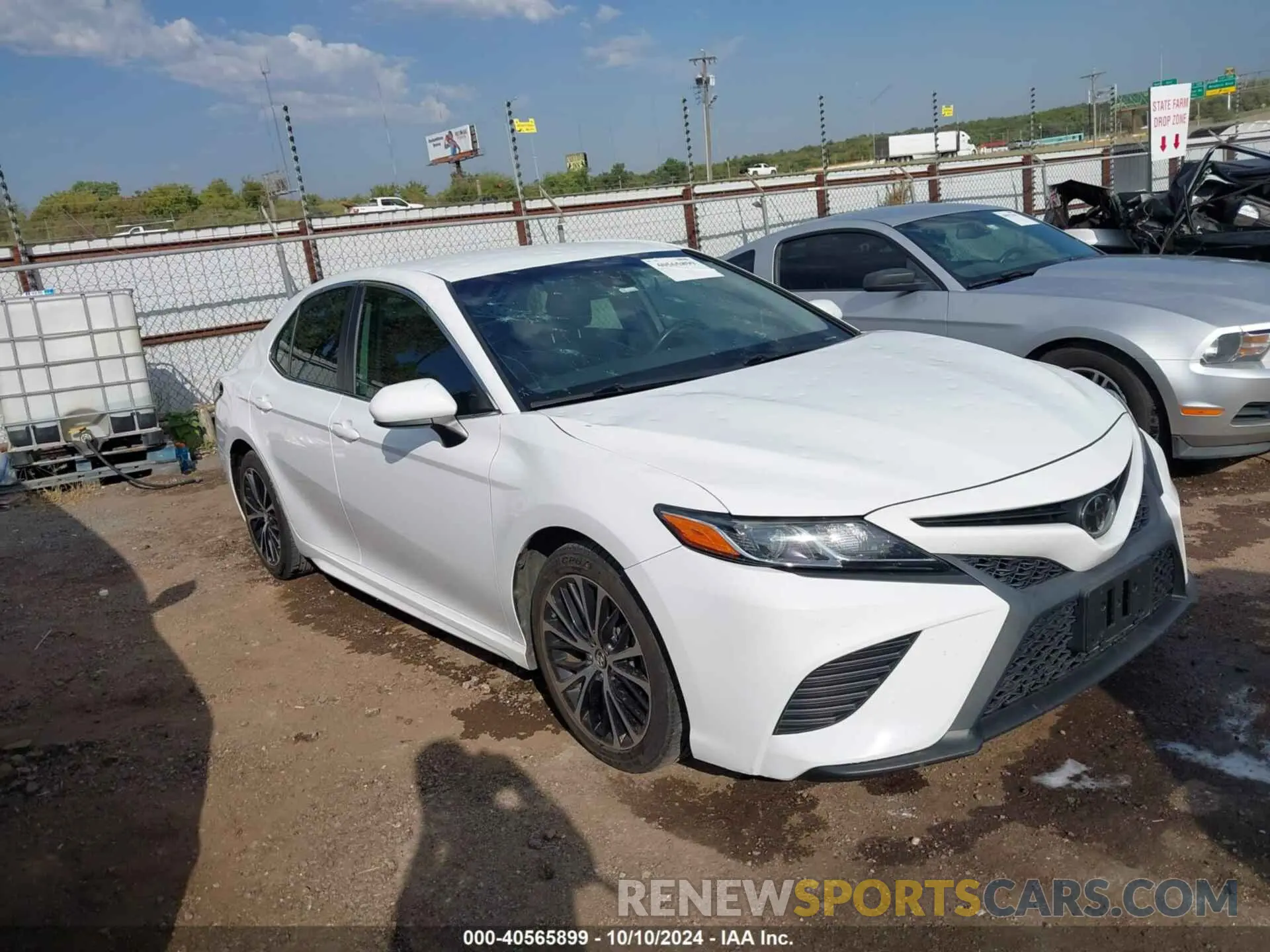 1 Photograph of a damaged car 4T1B11HK8KU849897 TOYOTA CAMRY 2019