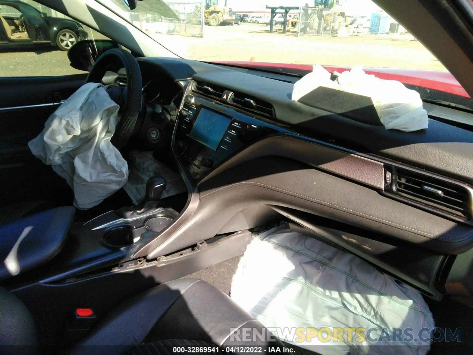 5 Photograph of a damaged car 4T1B11HK9KU173752 TOYOTA CAMRY 2019