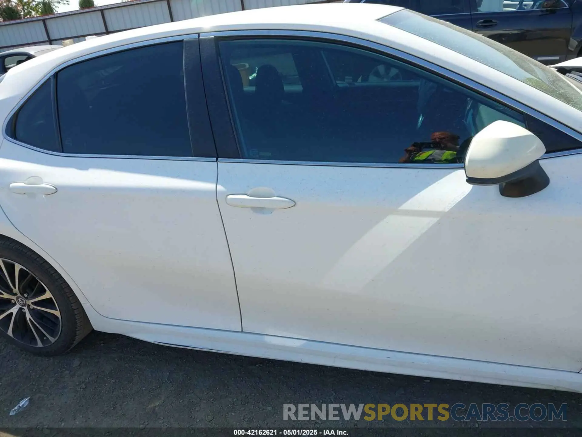 14 Photograph of a damaged car 4T1B11HK9KU181155 TOYOTA CAMRY 2019