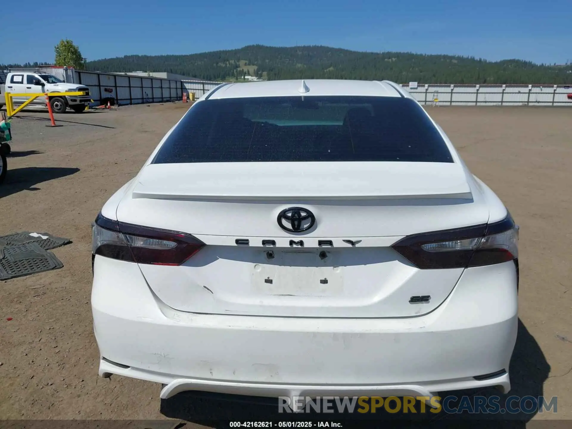 17 Photograph of a damaged car 4T1B11HK9KU181155 TOYOTA CAMRY 2019