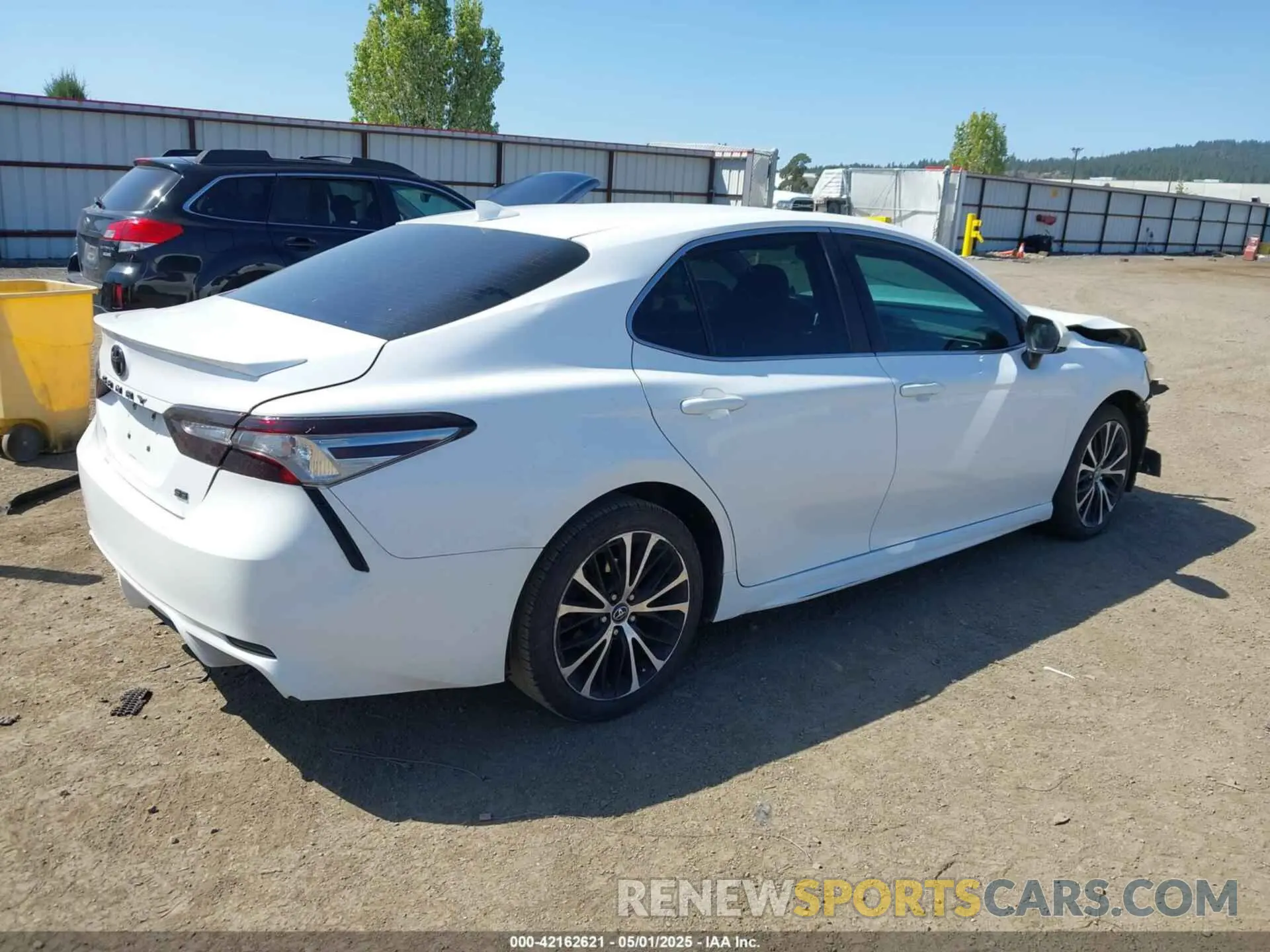 4 Photograph of a damaged car 4T1B11HK9KU181155 TOYOTA CAMRY 2019