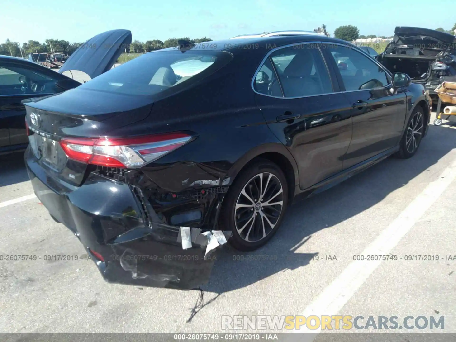 4 Photograph of a damaged car 4T1B11HK9KU191135 TOYOTA CAMRY 2019