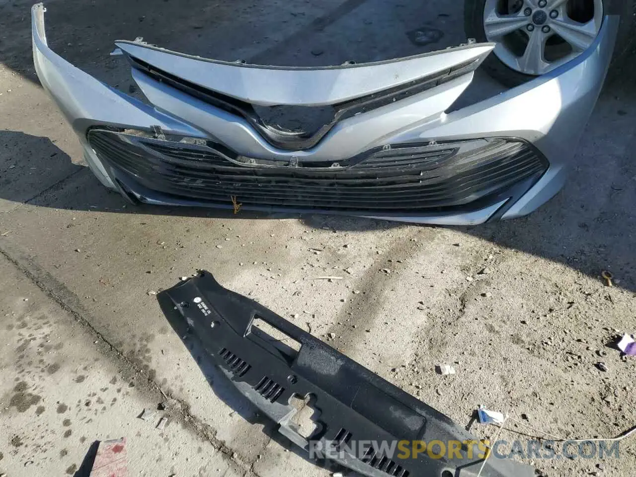 12 Photograph of a damaged car 4T1B11HK9KU195170 TOYOTA CAMRY 2019