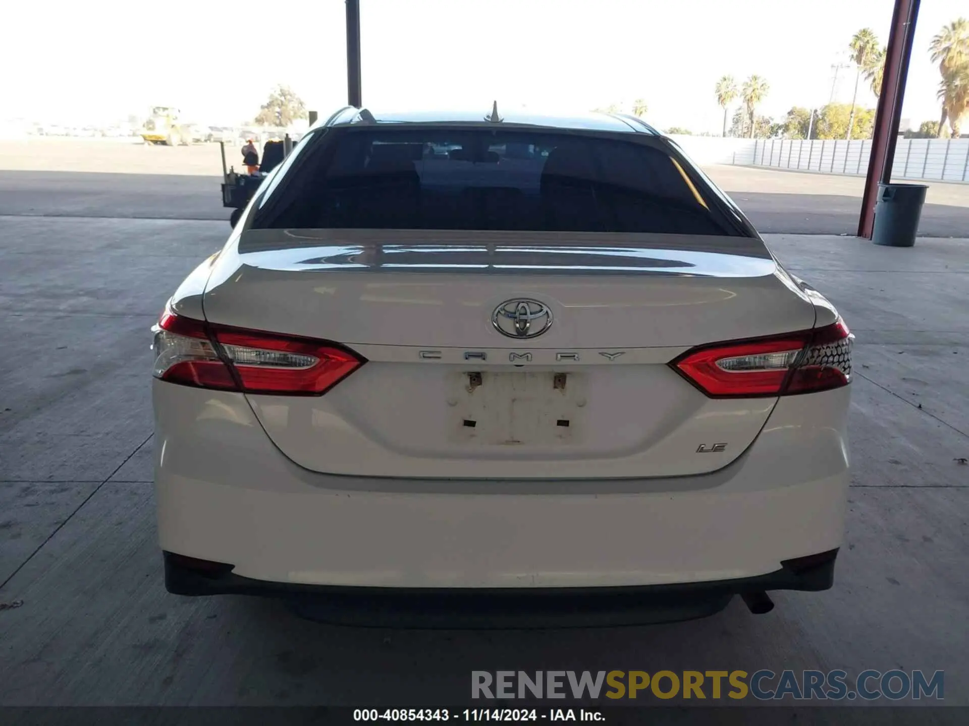 16 Photograph of a damaged car 4T1B11HK9KU197548 TOYOTA CAMRY 2019