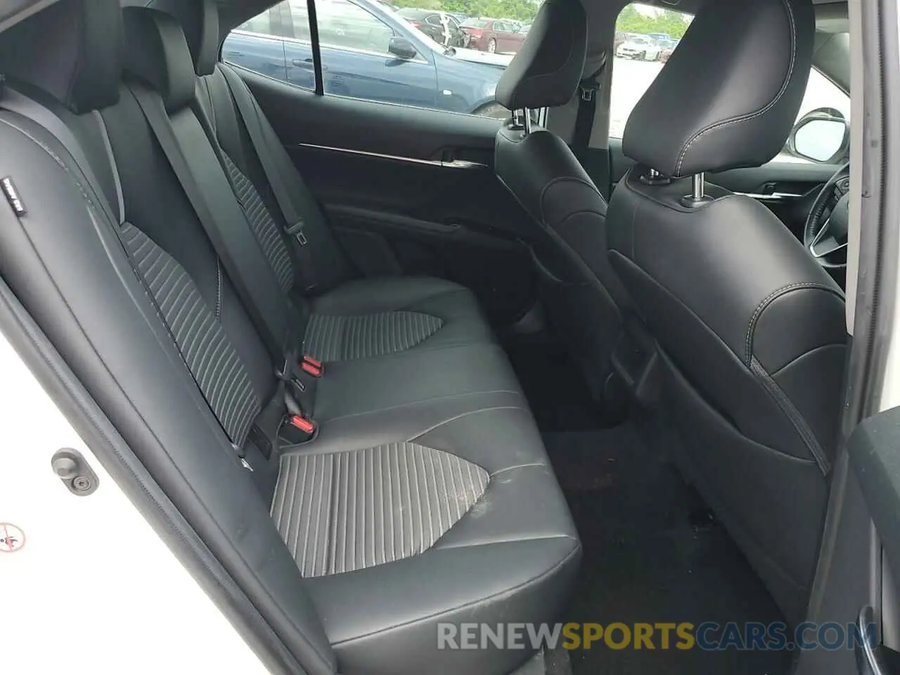 10 Photograph of a damaged car 4T1B11HK9KU207740 TOYOTA CAMRY 2019