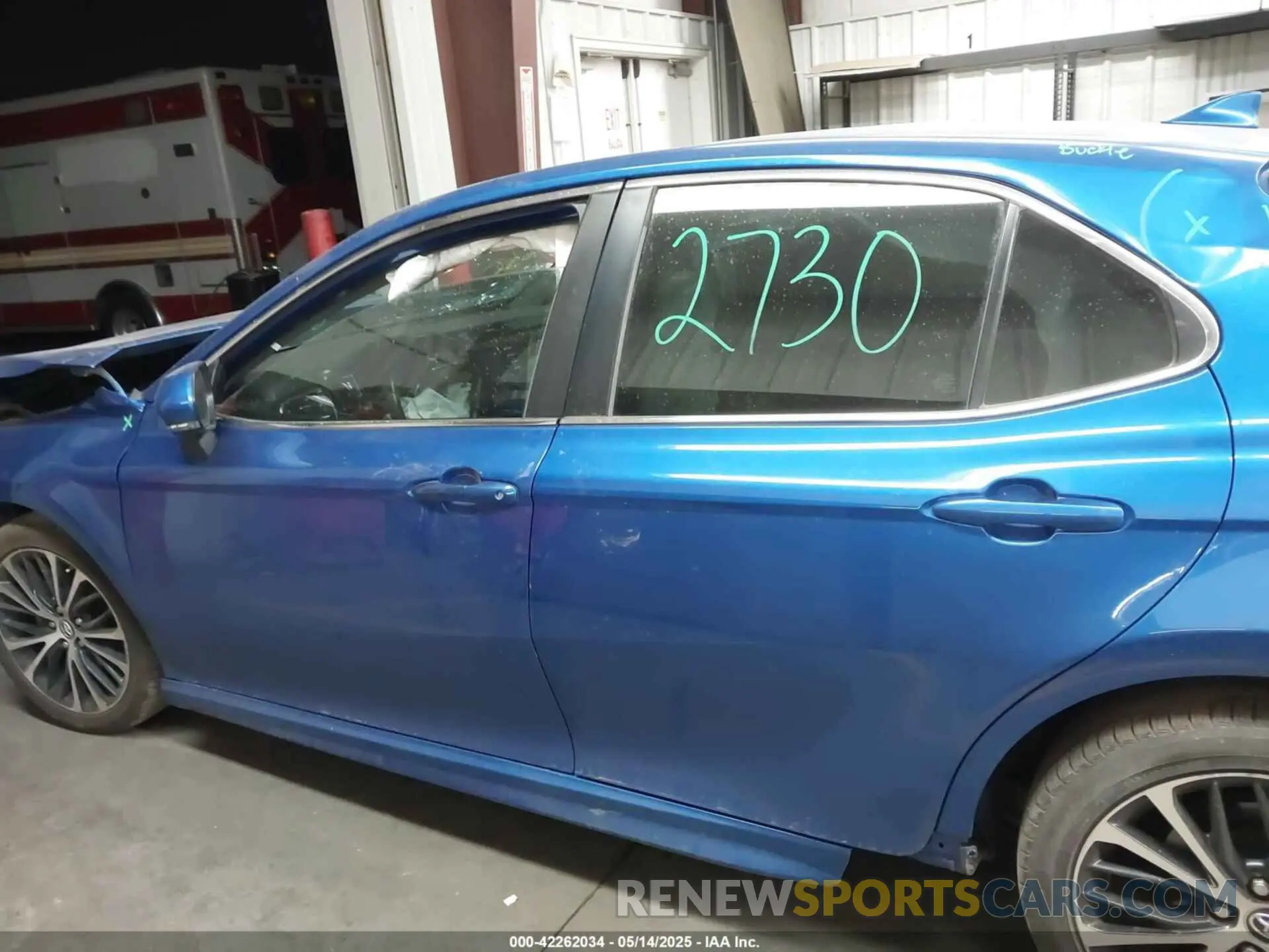 14 Photograph of a damaged car 4T1B11HK9KU207852 TOYOTA CAMRY 2019