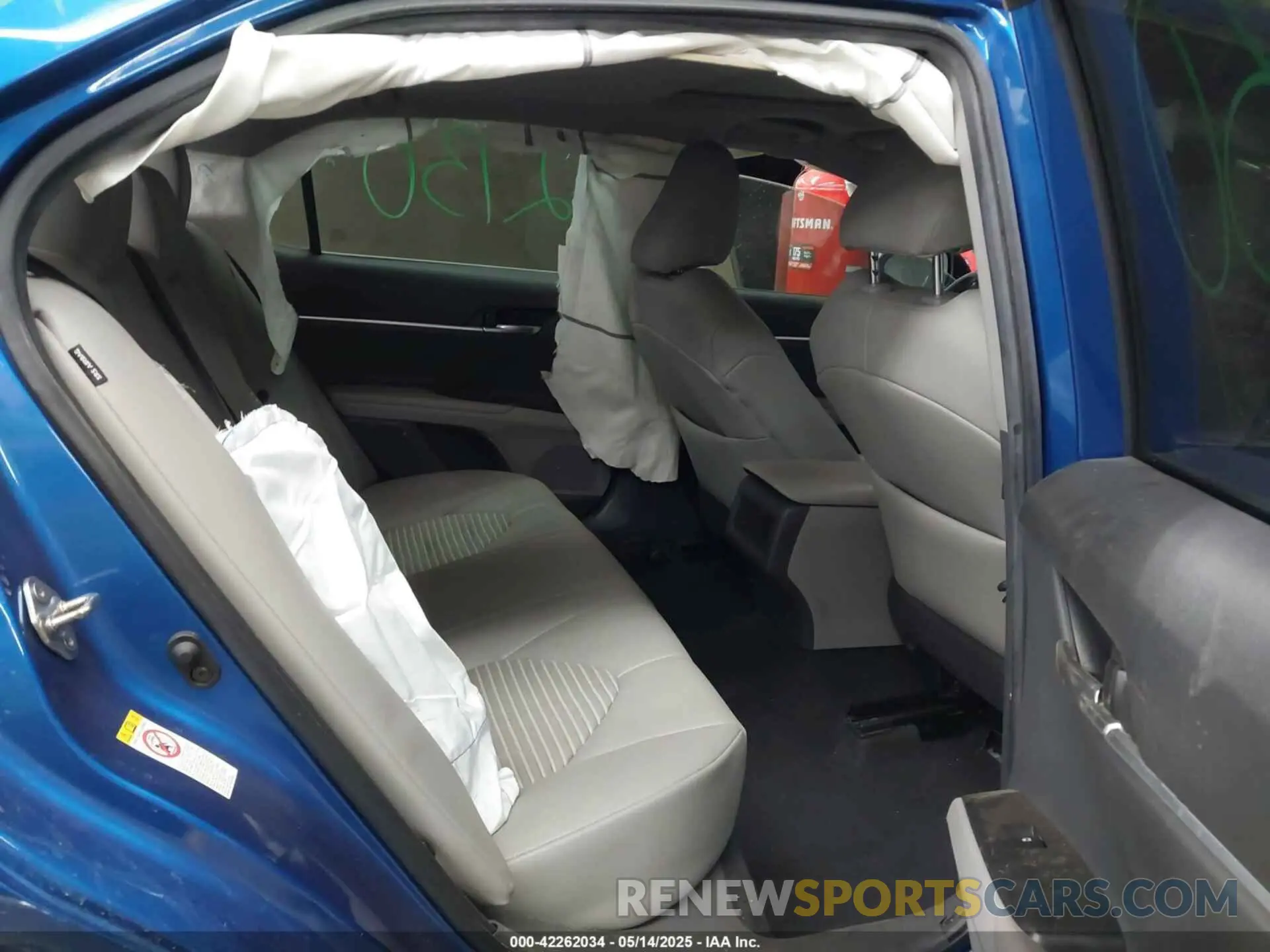 8 Photograph of a damaged car 4T1B11HK9KU207852 TOYOTA CAMRY 2019