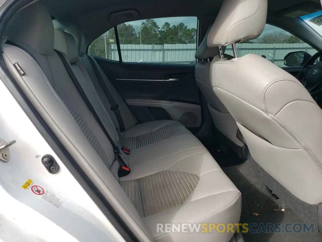 10 Photograph of a damaged car 4T1B11HK9KU215207 TOYOTA CAMRY 2019