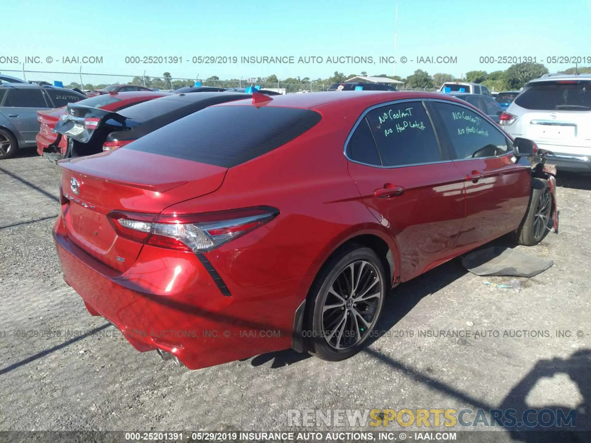 4 Photograph of a damaged car 4T1B11HK9KU216566 TOYOTA CAMRY 2019