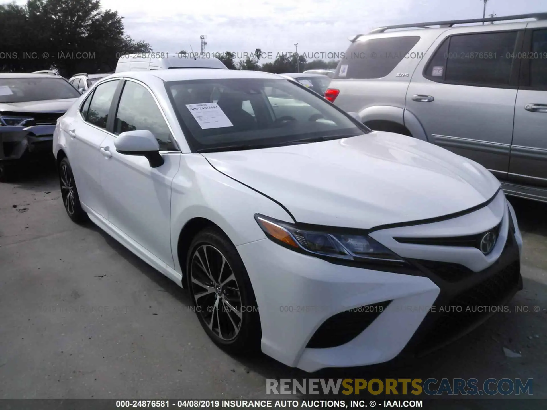 1 Photograph of a damaged car 4T1B11HK9KU225719 TOYOTA CAMRY 2019