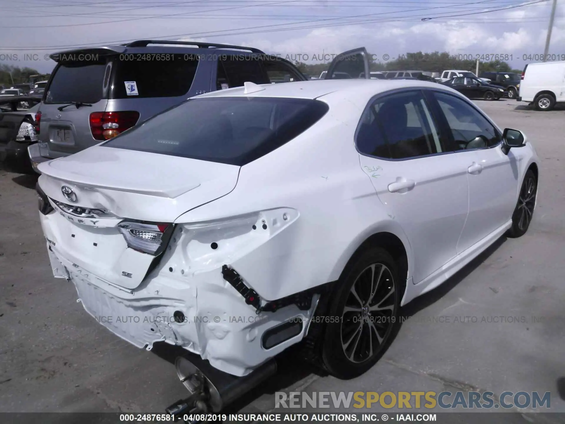 4 Photograph of a damaged car 4T1B11HK9KU225719 TOYOTA CAMRY 2019