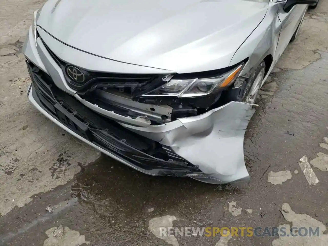 9 Photograph of a damaged car 4T1B11HK9KU240088 TOYOTA CAMRY 2019