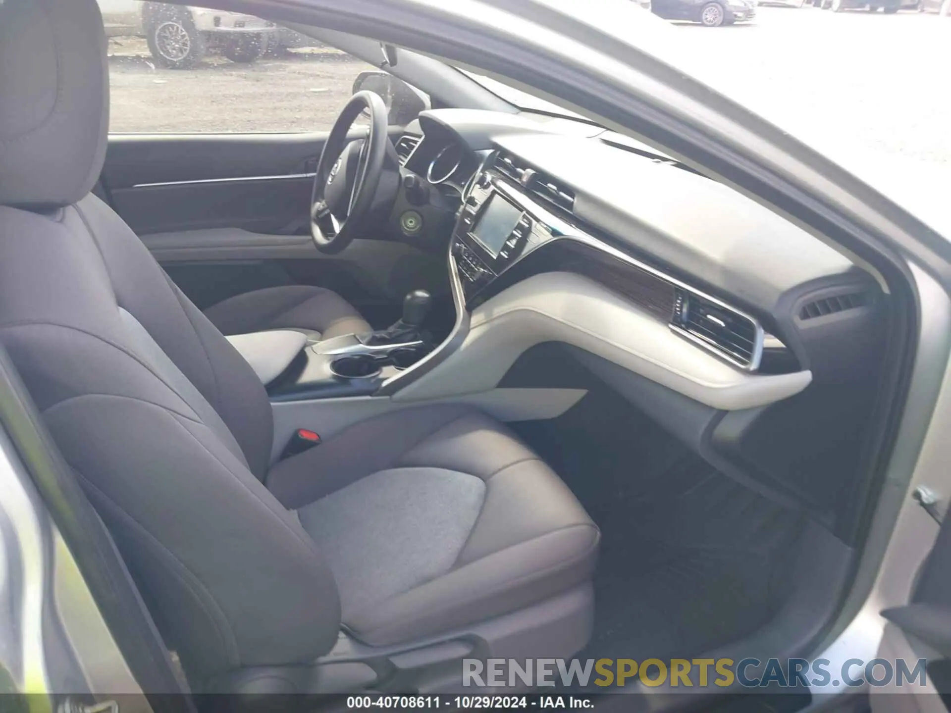 5 Photograph of a damaged car 4T1B11HK9KU241385 TOYOTA CAMRY 2019