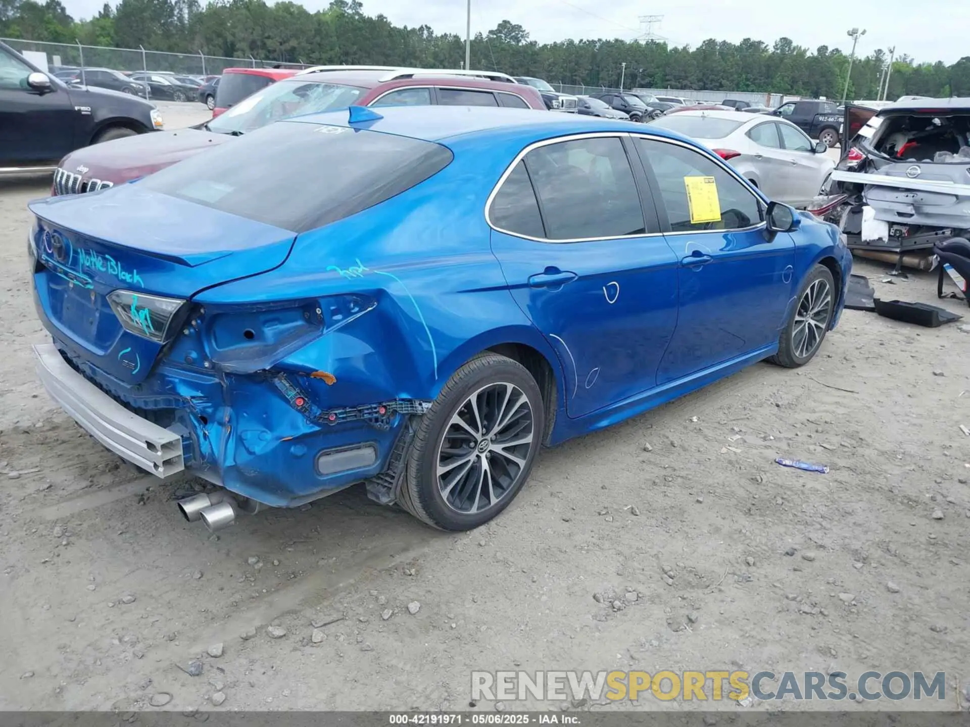 4 Photograph of a damaged car 4T1B11HK9KU241905 TOYOTA CAMRY 2019
