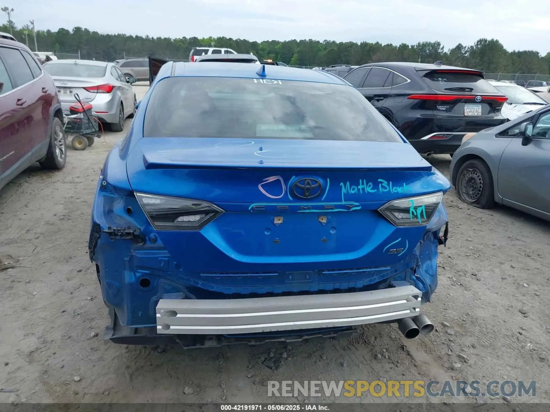 6 Photograph of a damaged car 4T1B11HK9KU241905 TOYOTA CAMRY 2019