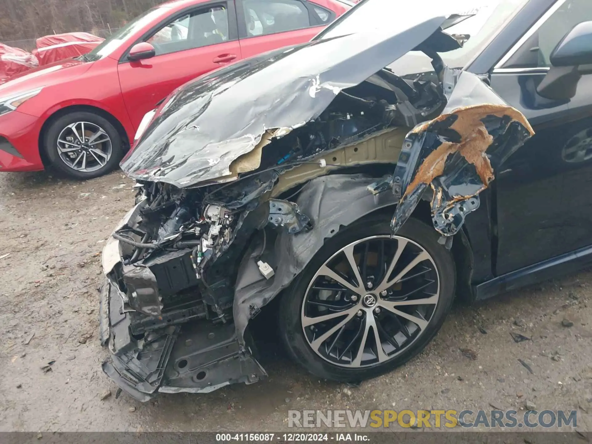 18 Photograph of a damaged car 4T1B11HK9KU245727 TOYOTA CAMRY 2019