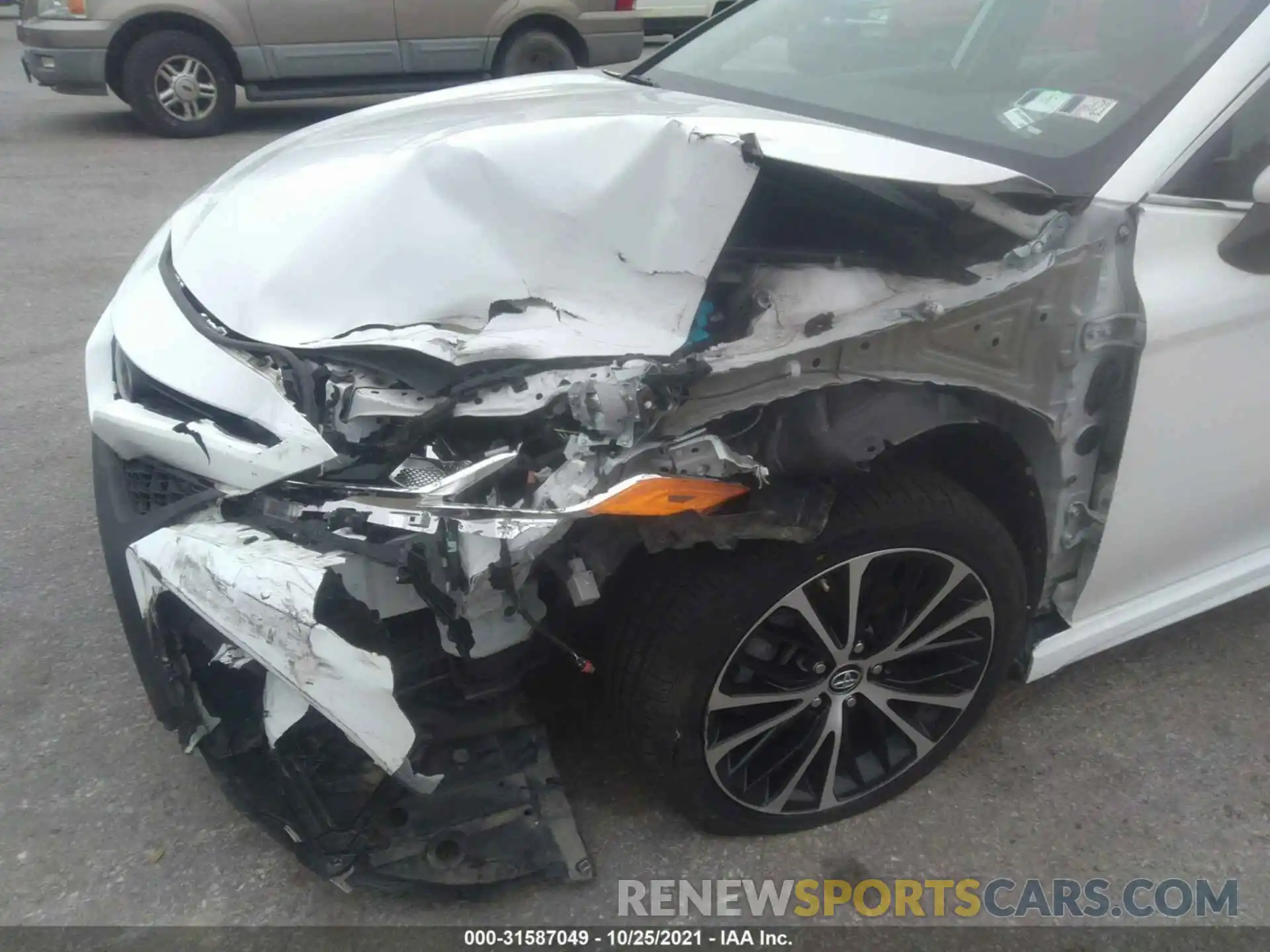 6 Photograph of a damaged car 4T1B11HK9KU266108 TOYOTA CAMRY 2019