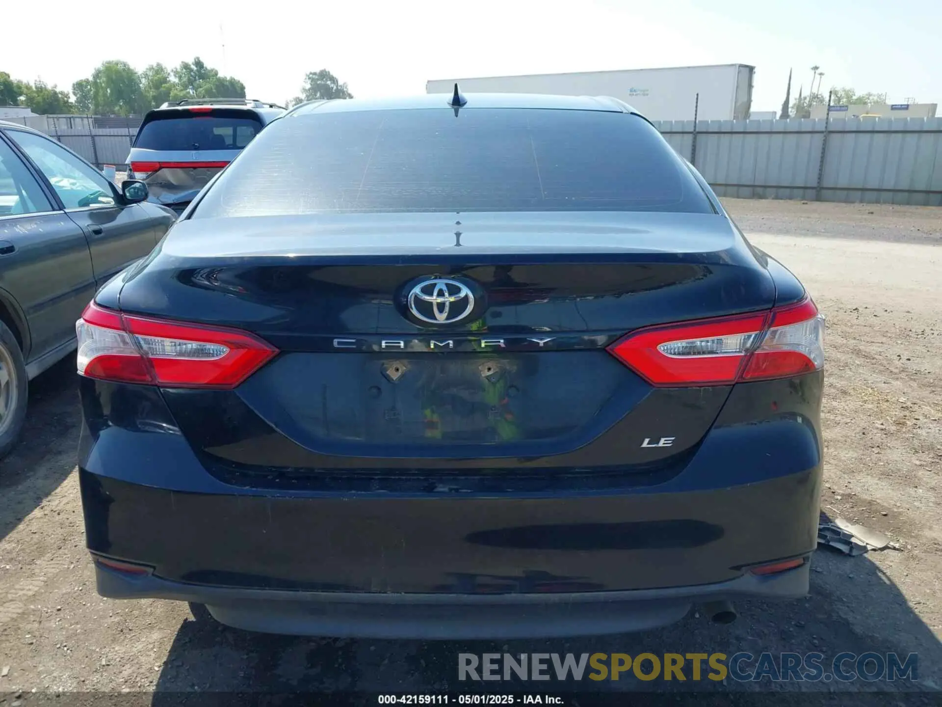 16 Photograph of a damaged car 4T1B11HK9KU268294 TOYOTA CAMRY 2019