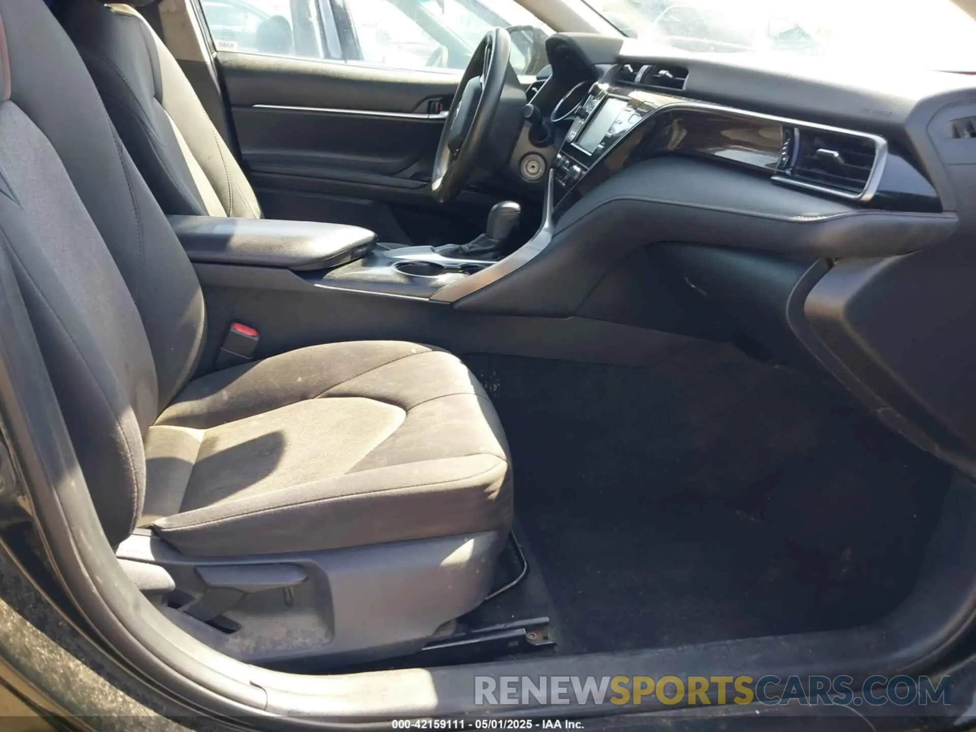 5 Photograph of a damaged car 4T1B11HK9KU268294 TOYOTA CAMRY 2019