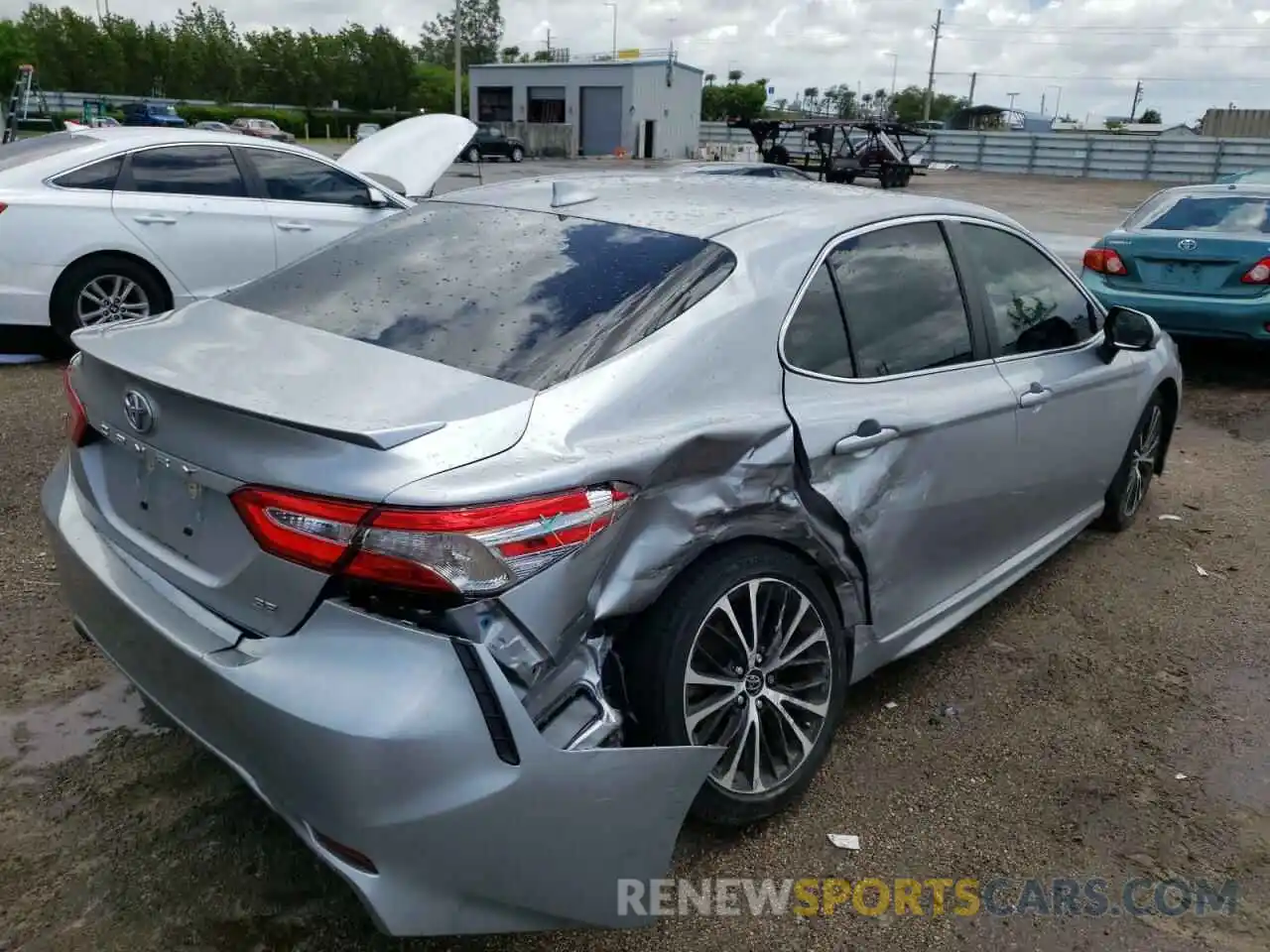 4 Photograph of a damaged car 4T1B11HK9KU279389 TOYOTA CAMRY 2019