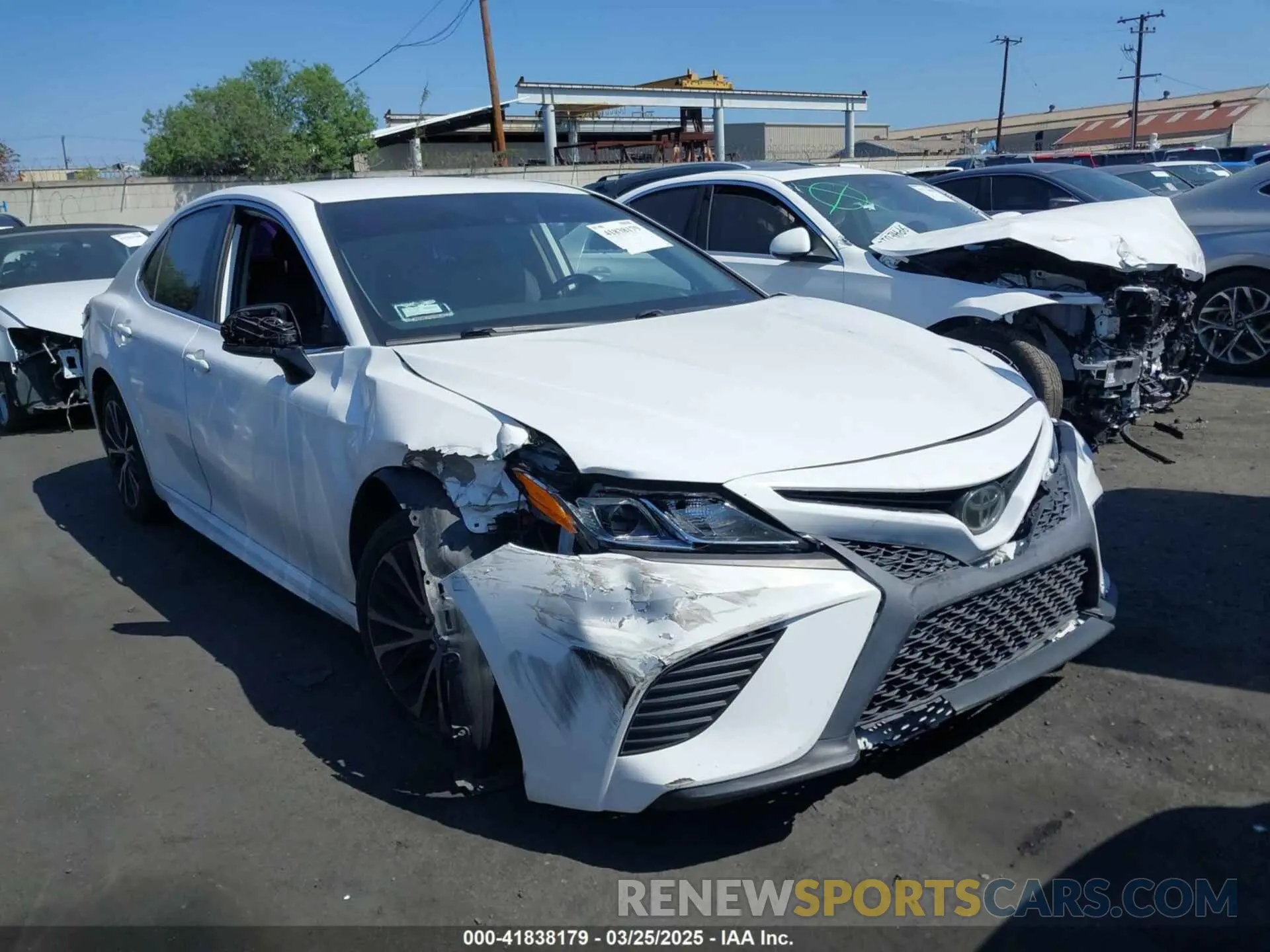 1 Photograph of a damaged car 4T1B11HK9KU281711 TOYOTA CAMRY 2019