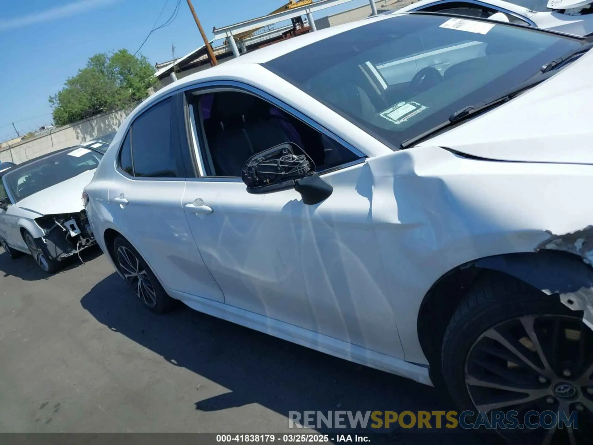 13 Photograph of a damaged car 4T1B11HK9KU281711 TOYOTA CAMRY 2019