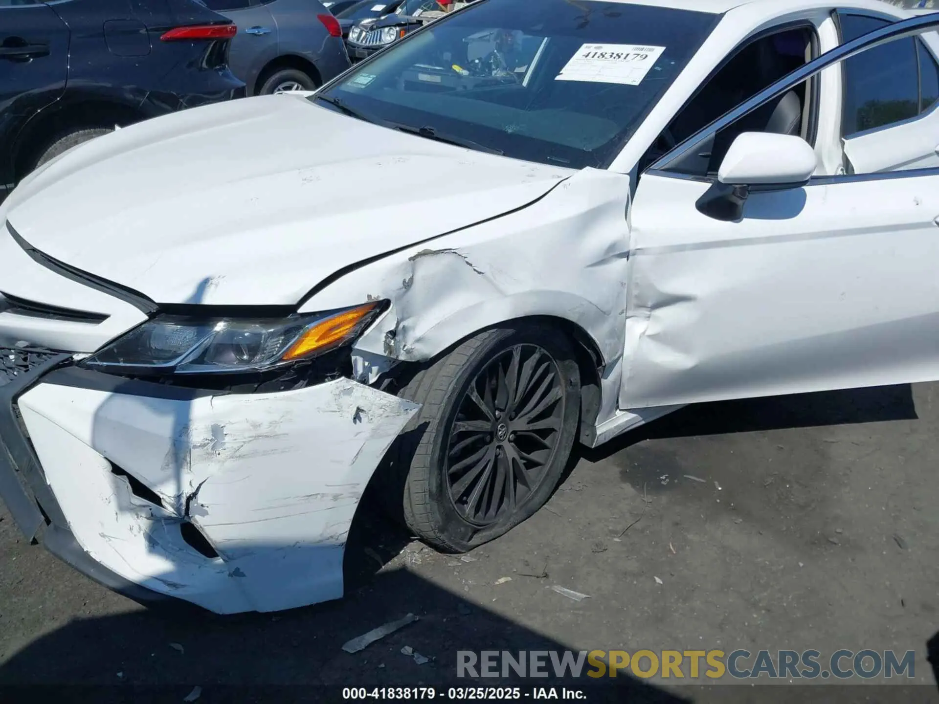 6 Photograph of a damaged car 4T1B11HK9KU281711 TOYOTA CAMRY 2019