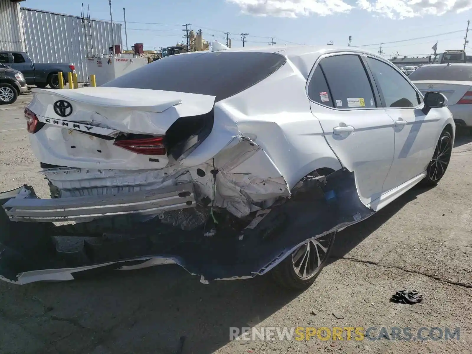 4 Photograph of a damaged car 4T1B11HK9KU282695 TOYOTA CAMRY 2019