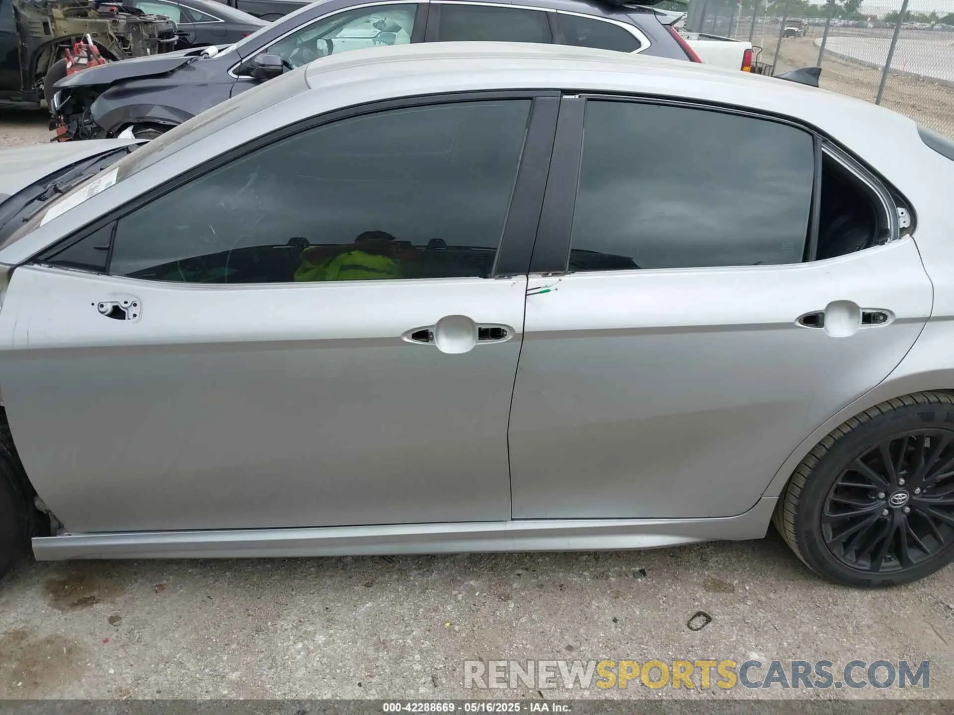 14 Photograph of a damaged car 4T1B11HK9KU283443 TOYOTA CAMRY 2019