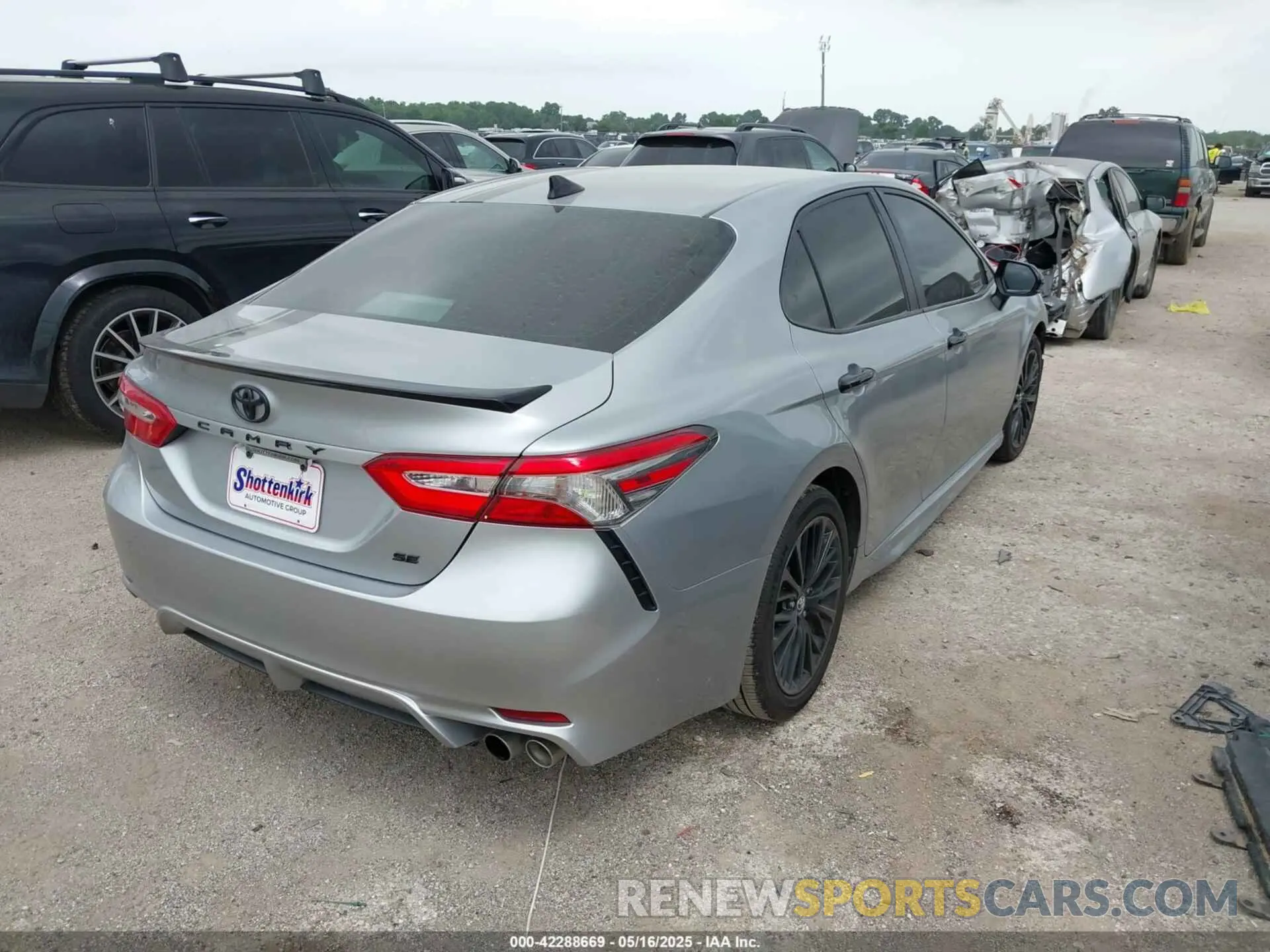 4 Photograph of a damaged car 4T1B11HK9KU283443 TOYOTA CAMRY 2019