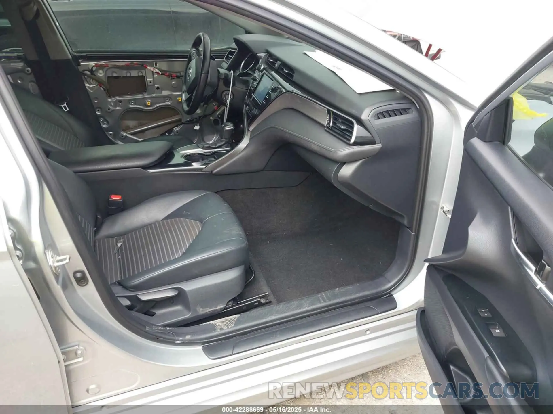 5 Photograph of a damaged car 4T1B11HK9KU283443 TOYOTA CAMRY 2019