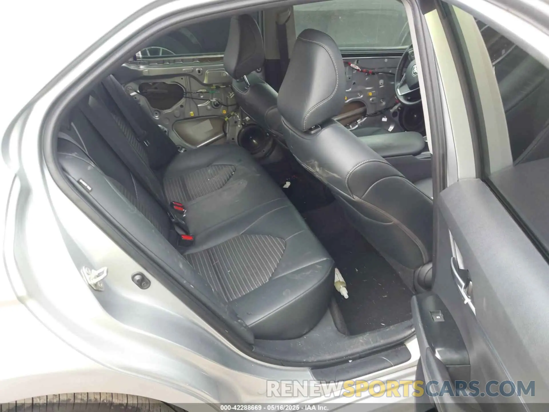 8 Photograph of a damaged car 4T1B11HK9KU283443 TOYOTA CAMRY 2019