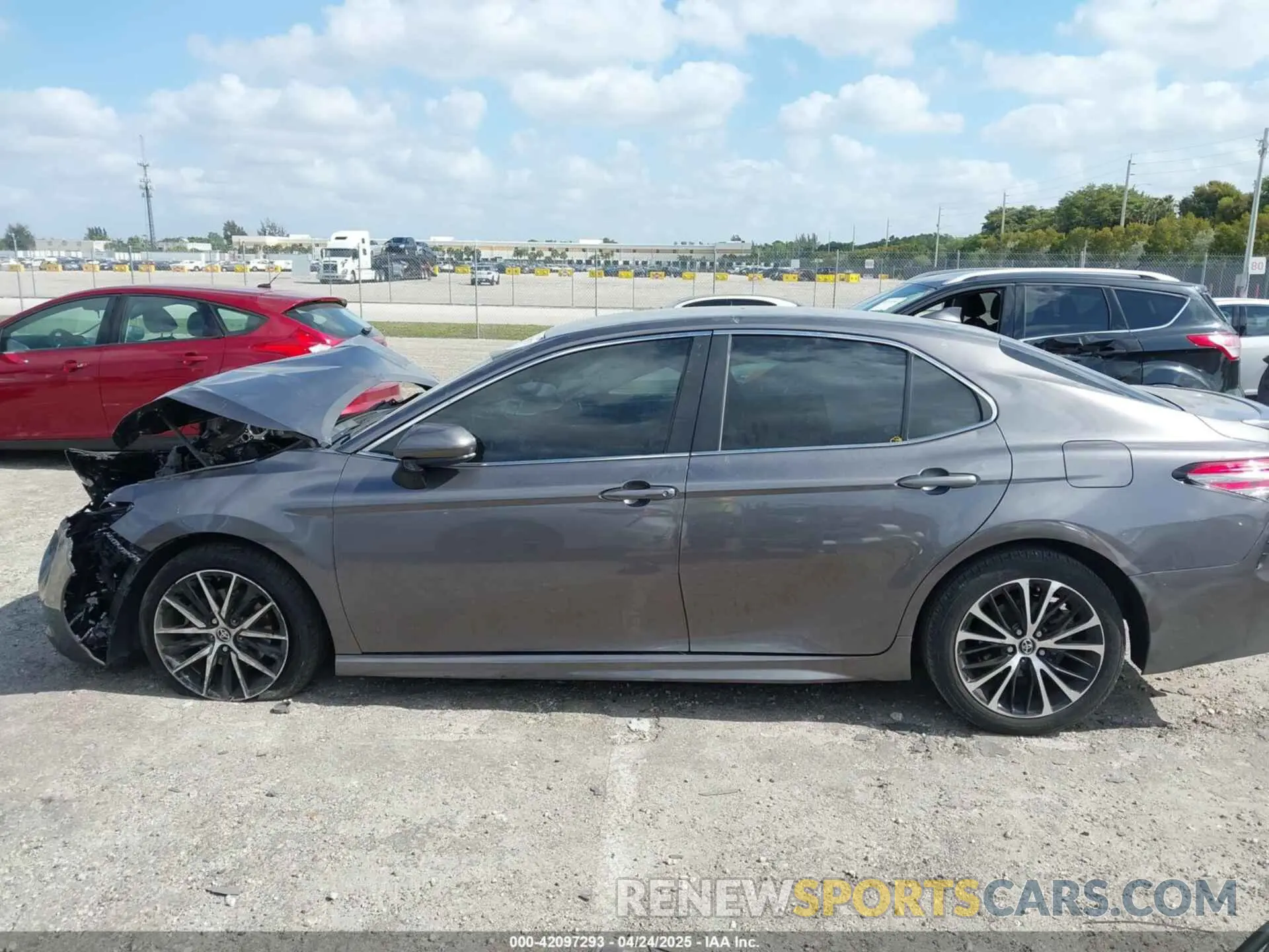 14 Photograph of a damaged car 4T1B11HK9KU294703 TOYOTA CAMRY 2019