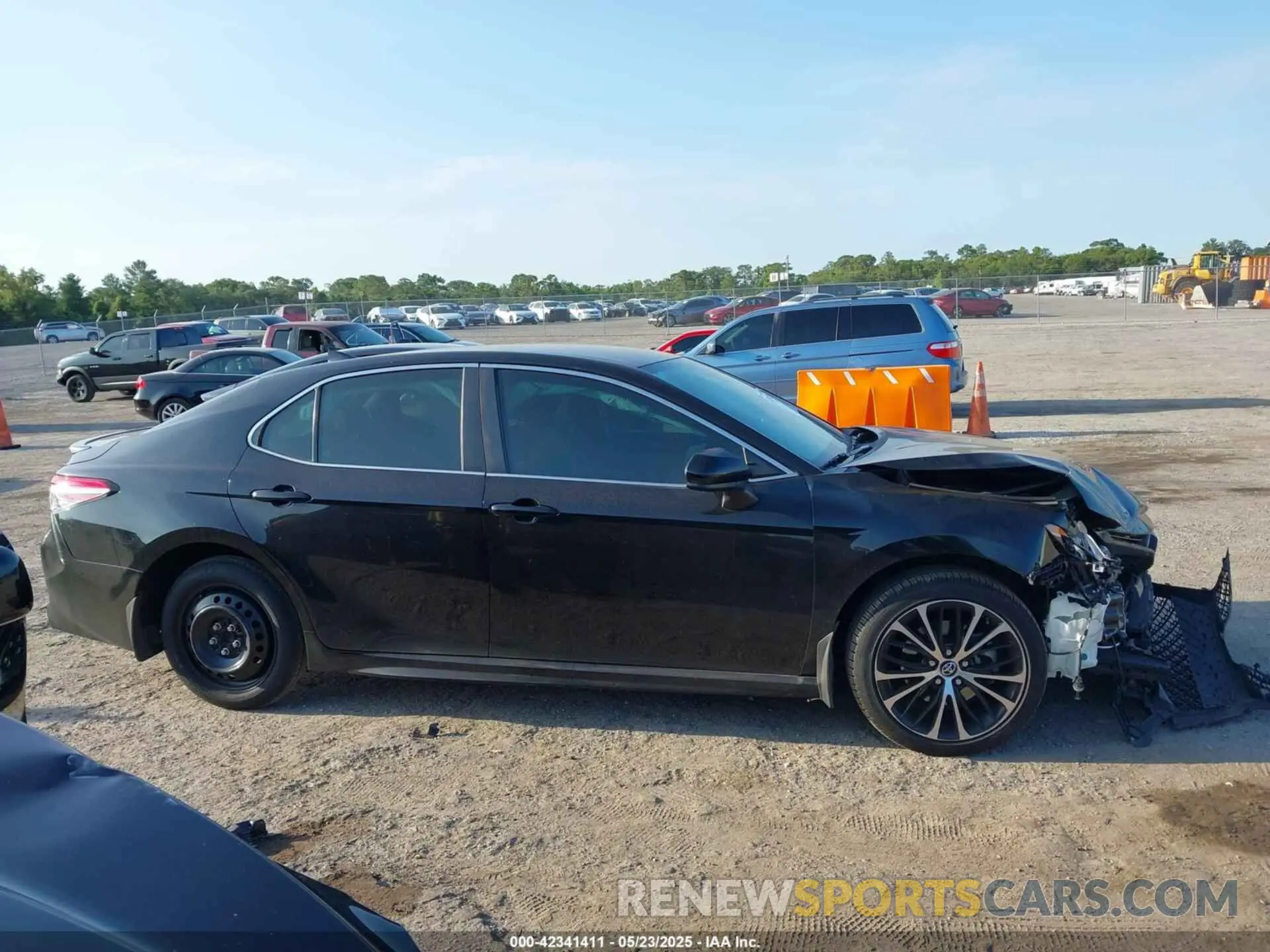 14 Photograph of a damaged car 4T1B11HK9KU694938 TOYOTA CAMRY 2019