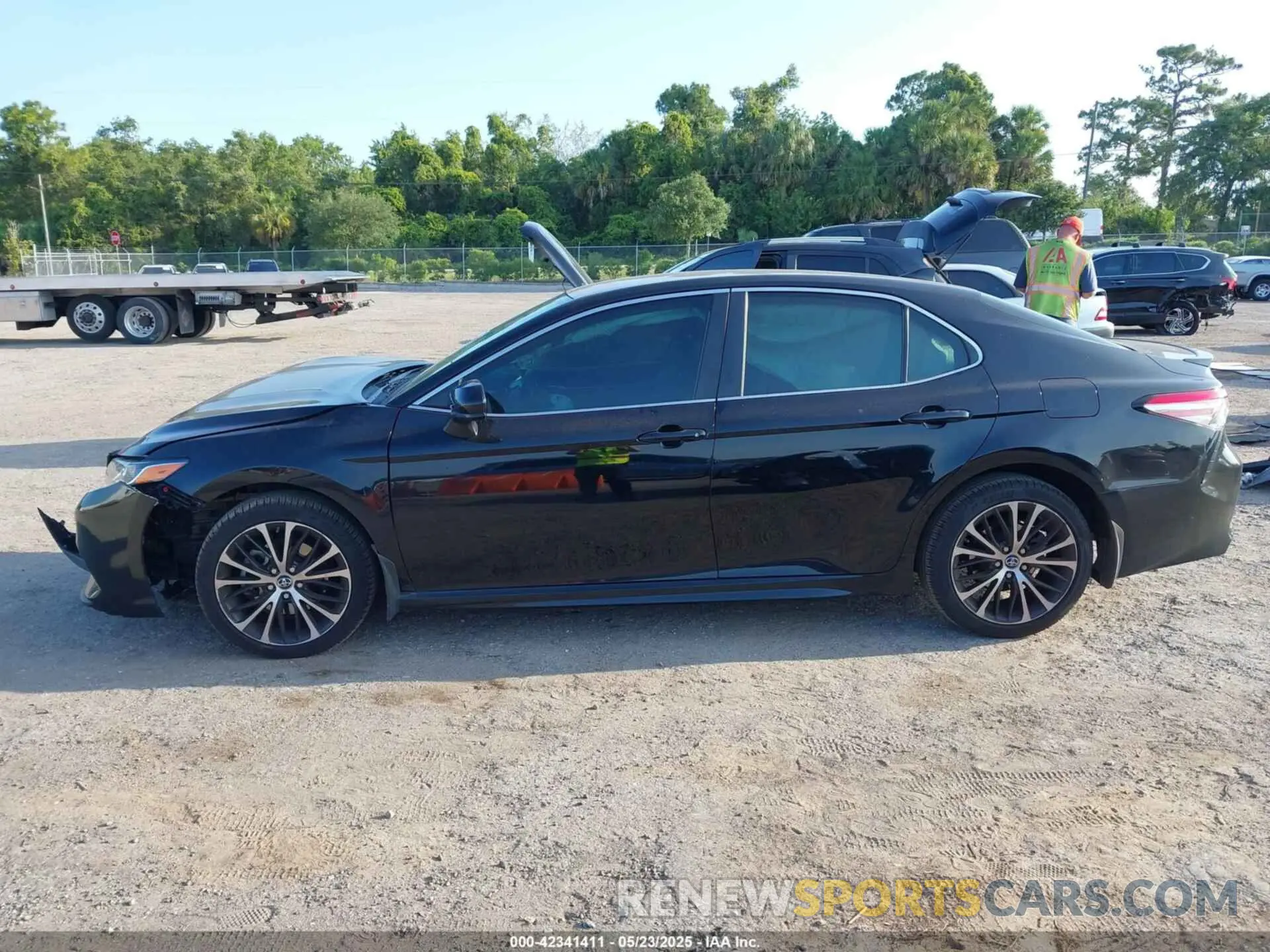 15 Photograph of a damaged car 4T1B11HK9KU694938 TOYOTA CAMRY 2019