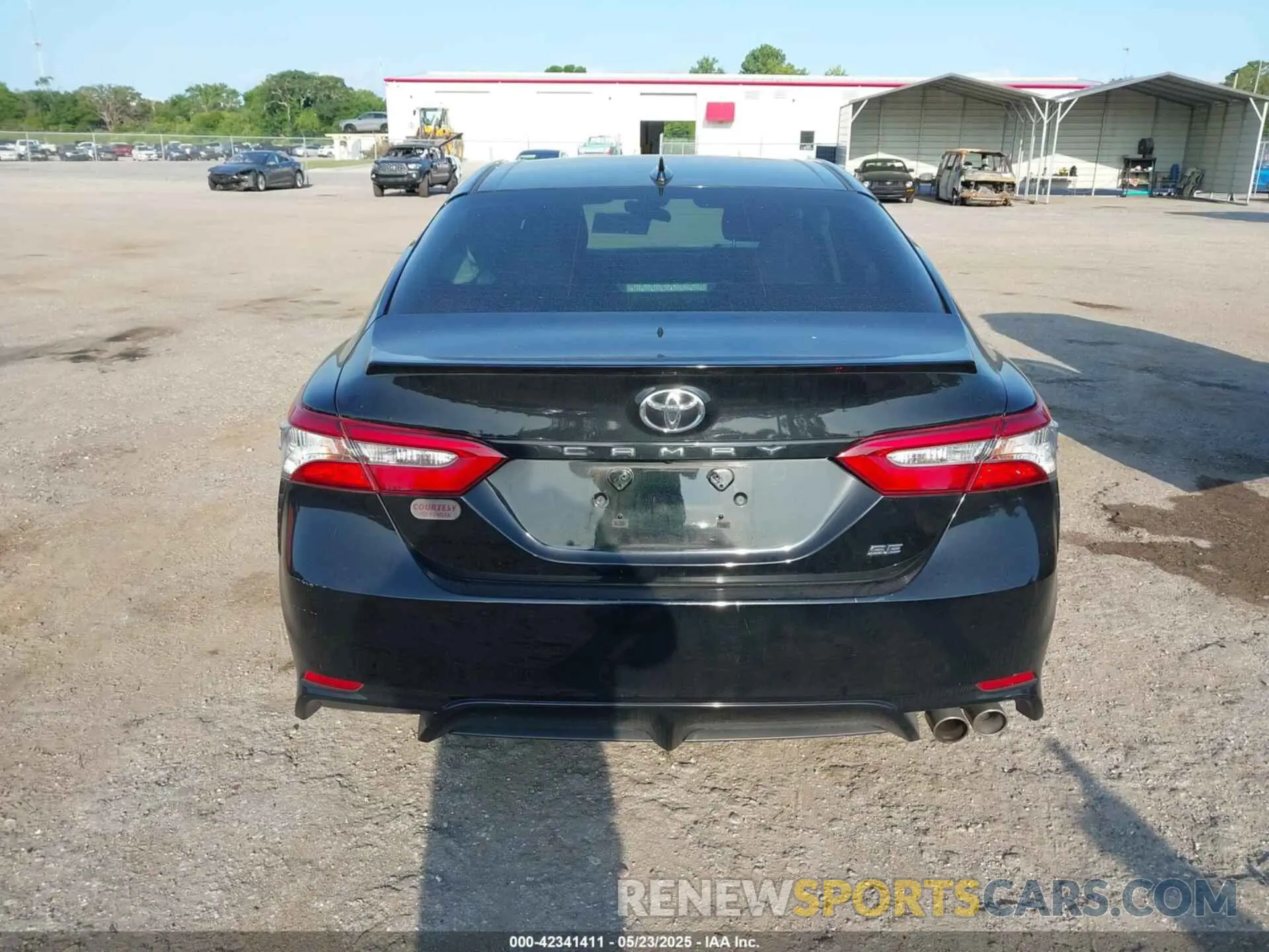 17 Photograph of a damaged car 4T1B11HK9KU694938 TOYOTA CAMRY 2019