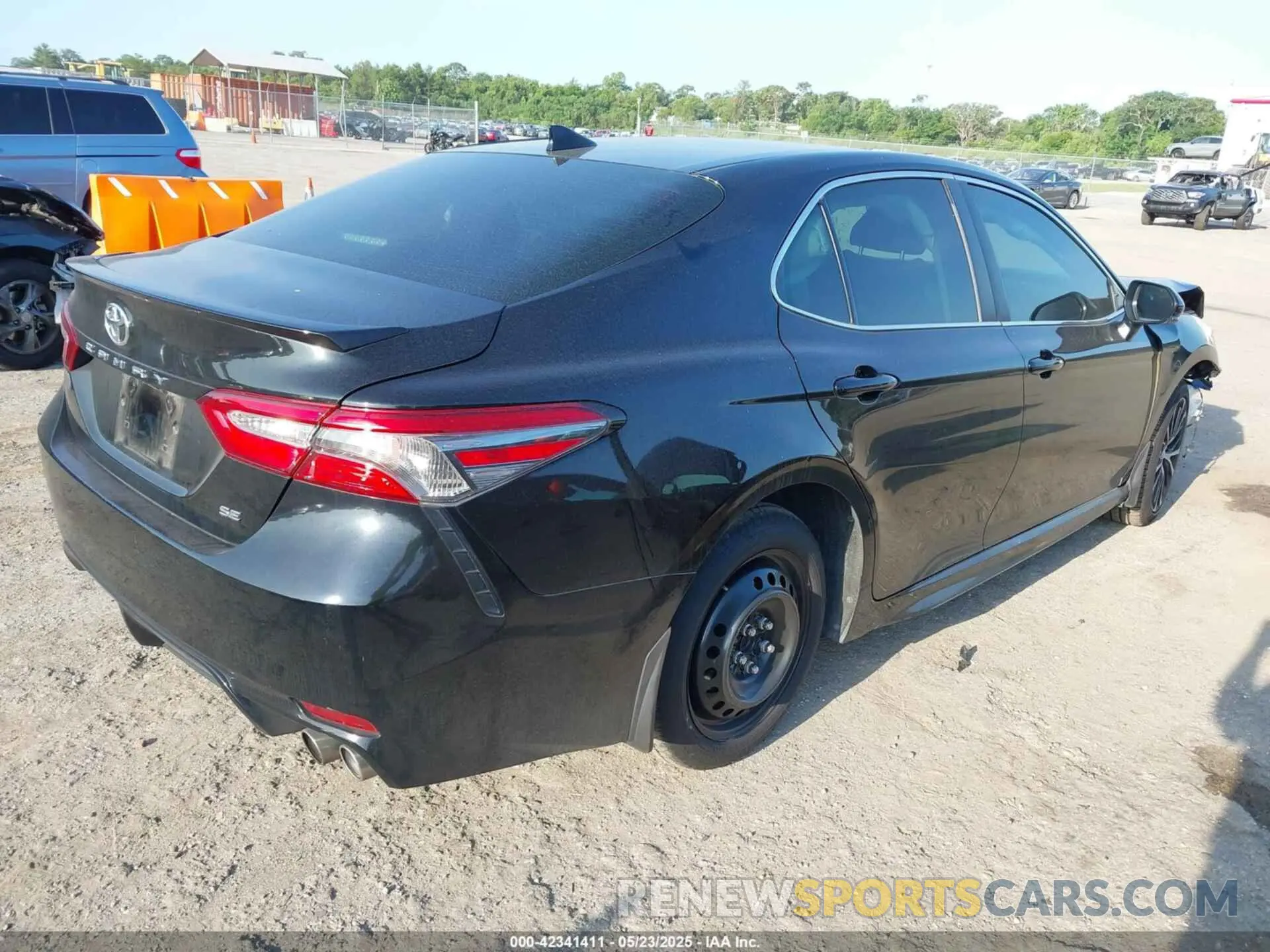 4 Photograph of a damaged car 4T1B11HK9KU694938 TOYOTA CAMRY 2019