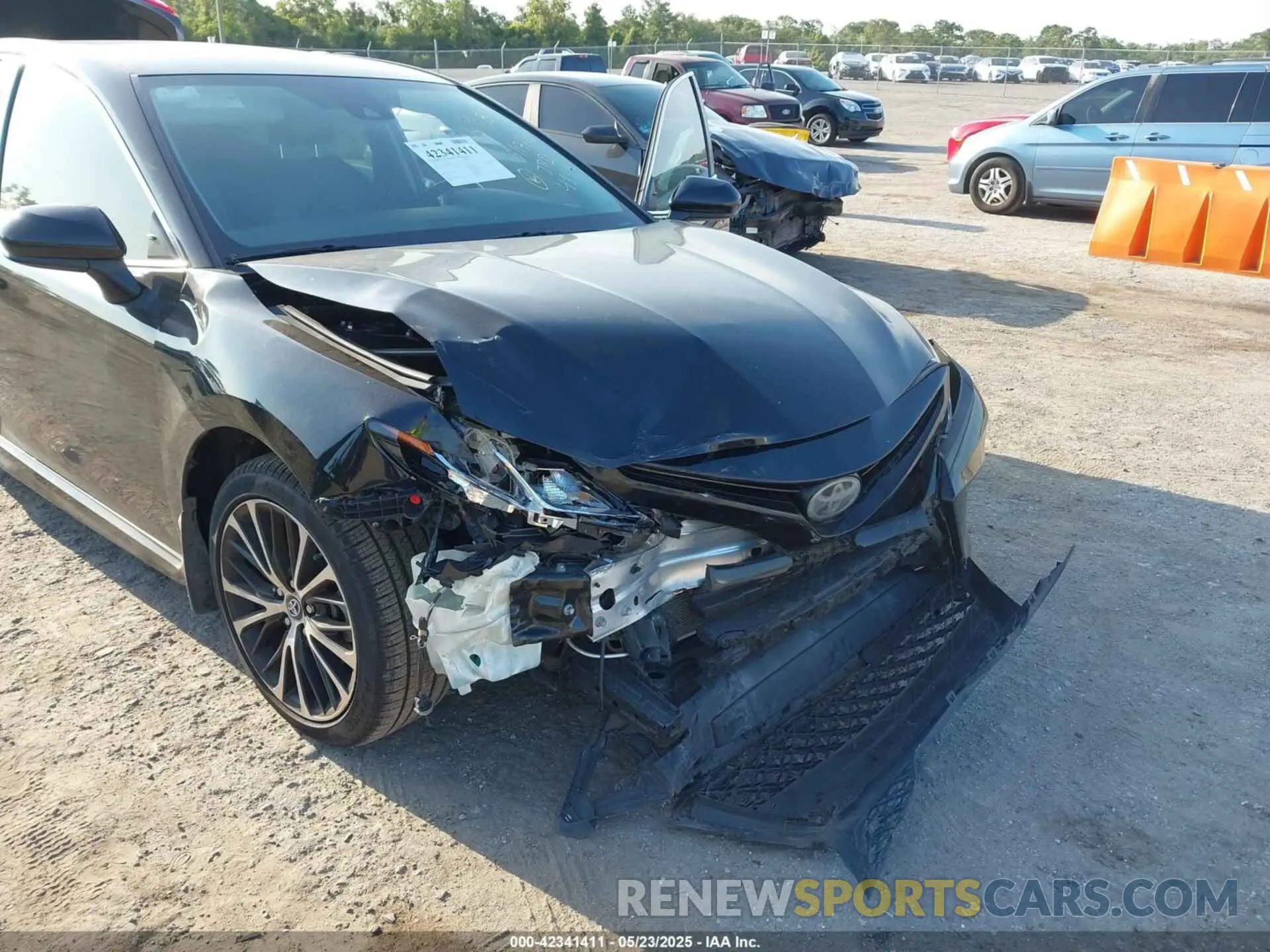 6 Photograph of a damaged car 4T1B11HK9KU694938 TOYOTA CAMRY 2019