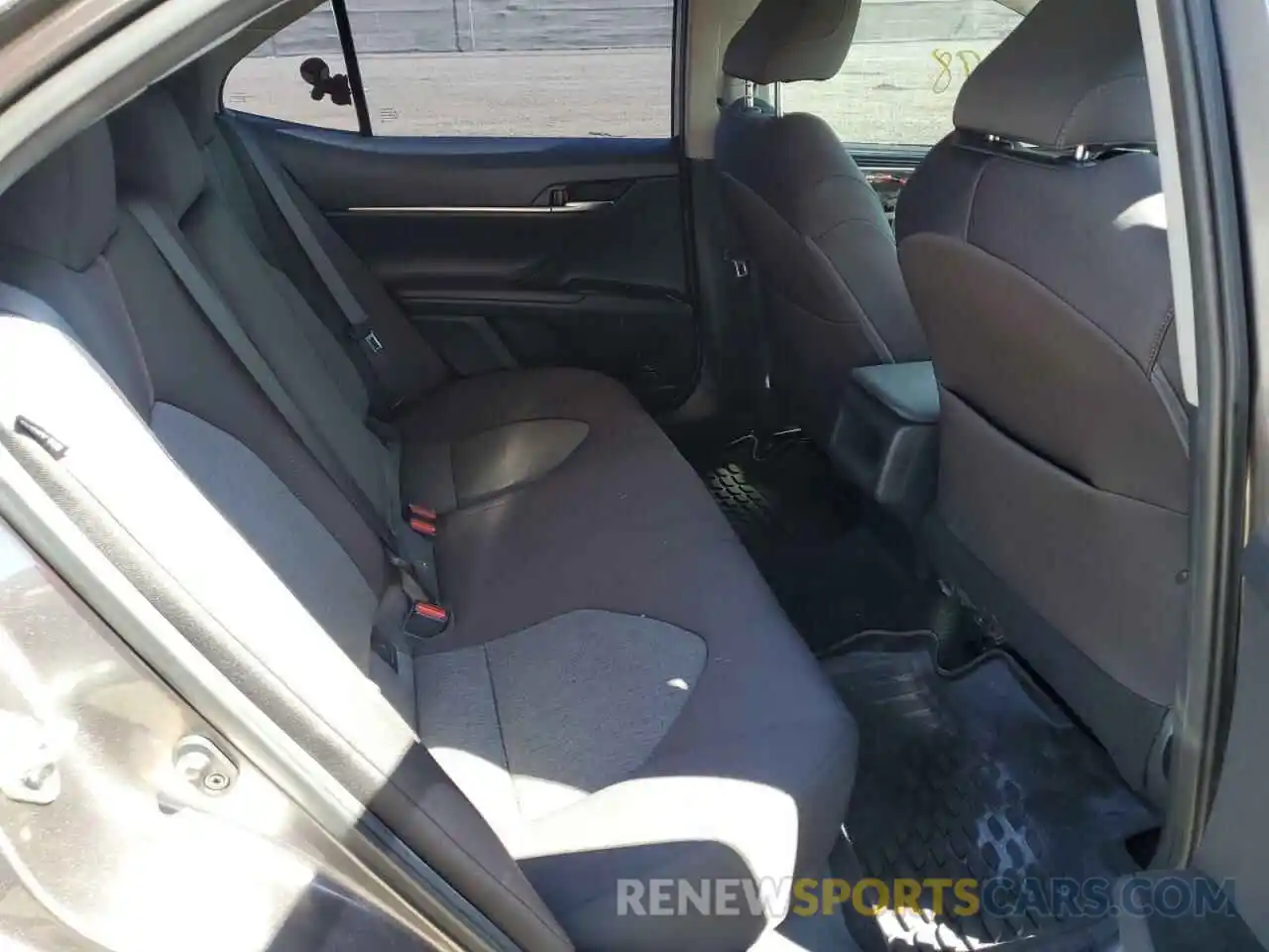 6 Photograph of a damaged car 4T1B11HK9KU697192 TOYOTA CAMRY 2019