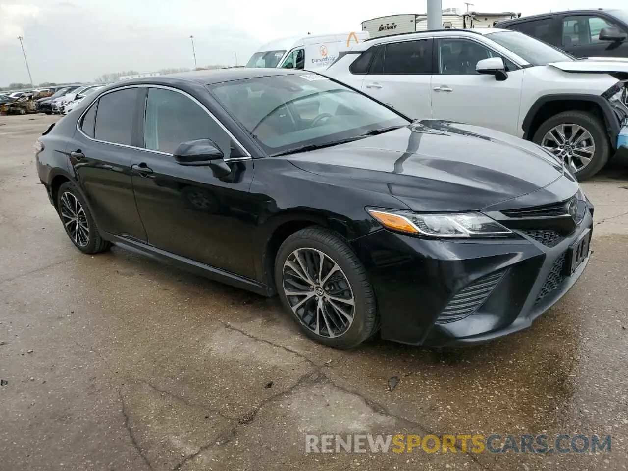 4 Photograph of a damaged car 4T1B11HK9KU698536 TOYOTA CAMRY 2019