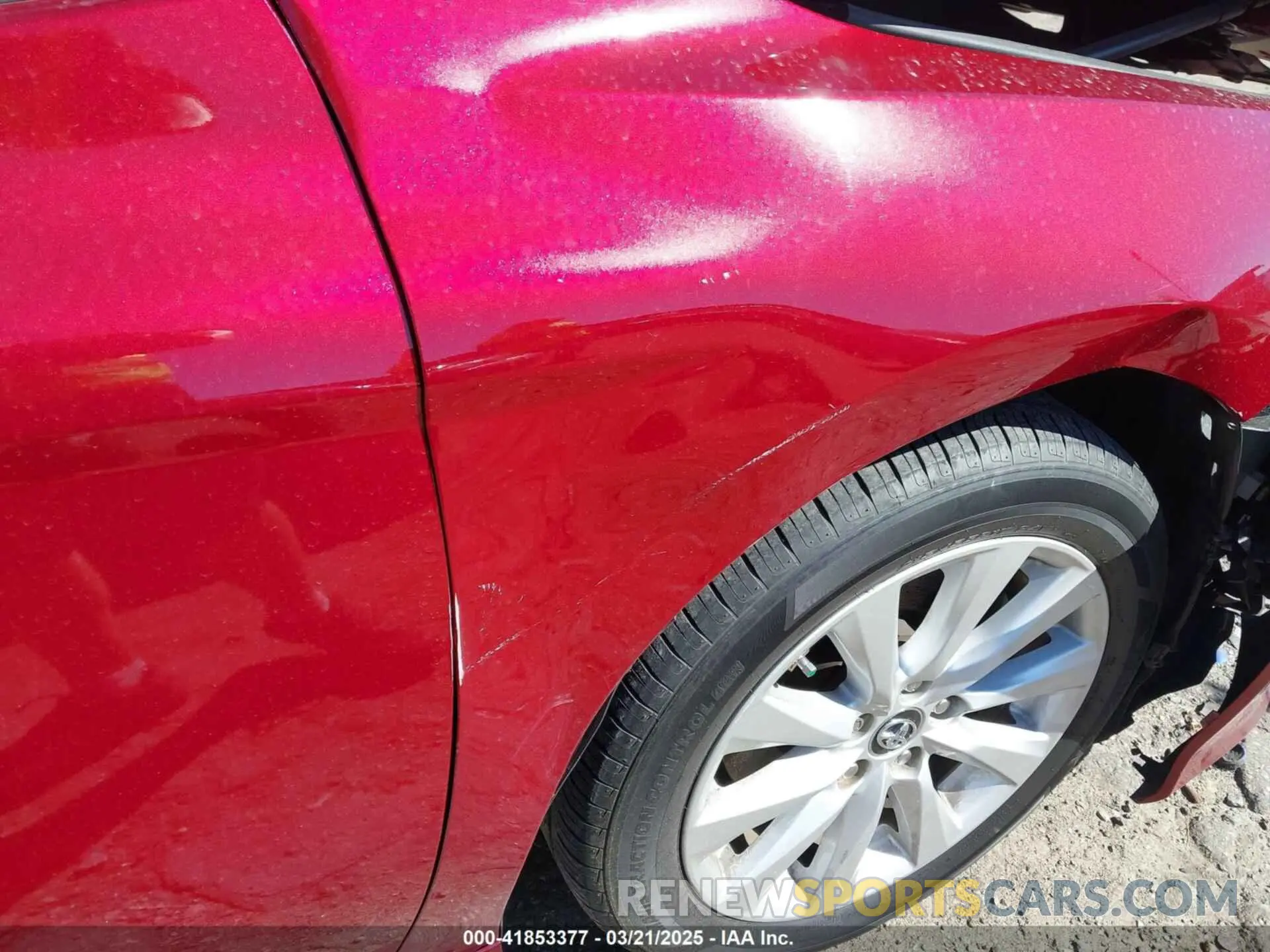17 Photograph of a damaged car 4T1B11HK9KU708126 TOYOTA CAMRY 2019