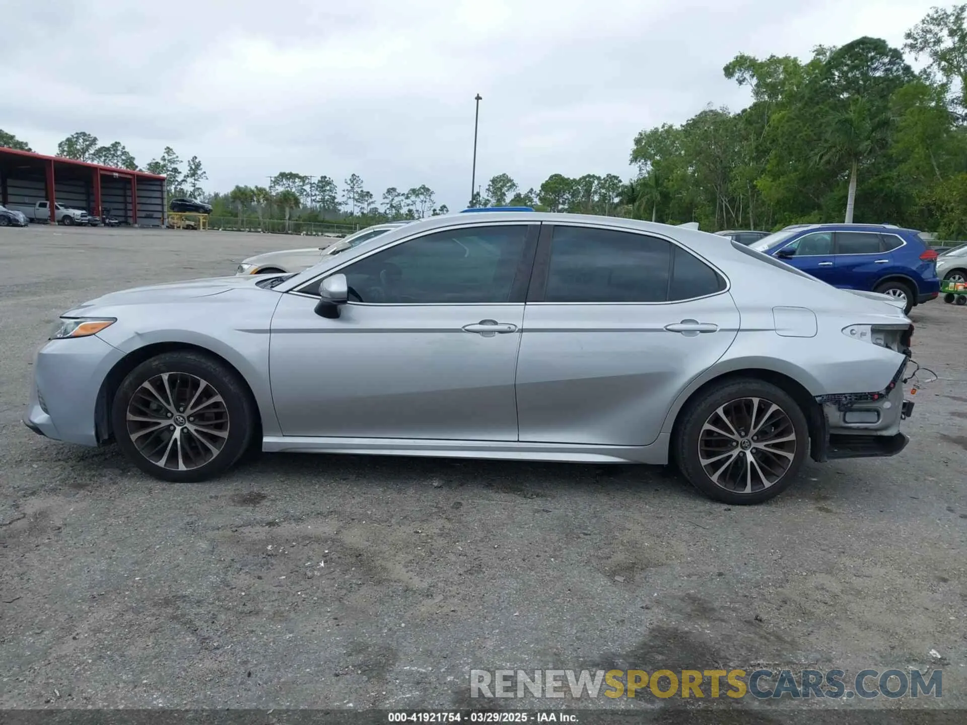15 Photograph of a damaged car 4T1B11HK9KU708465 TOYOTA CAMRY 2019