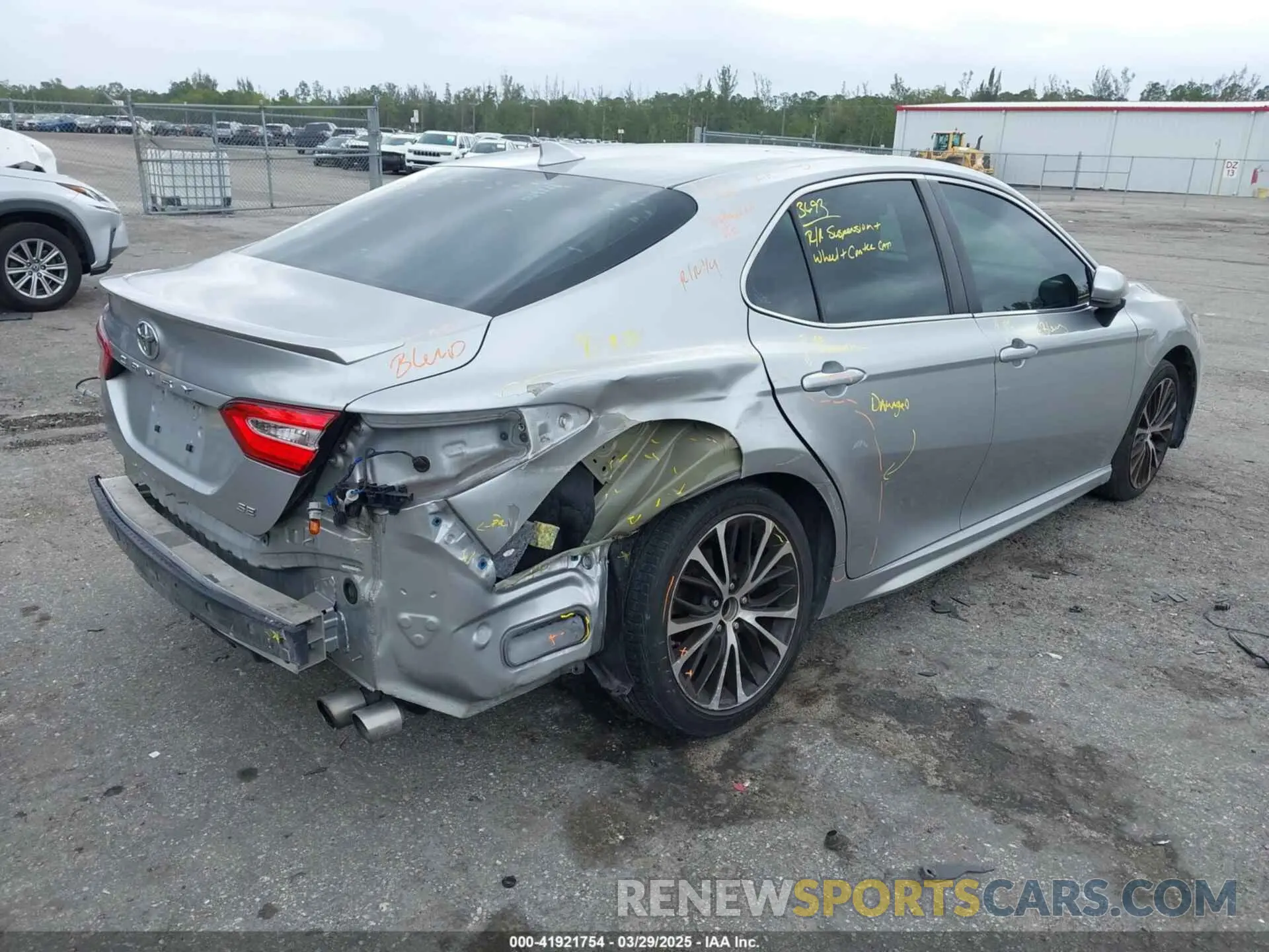 4 Photograph of a damaged car 4T1B11HK9KU708465 TOYOTA CAMRY 2019