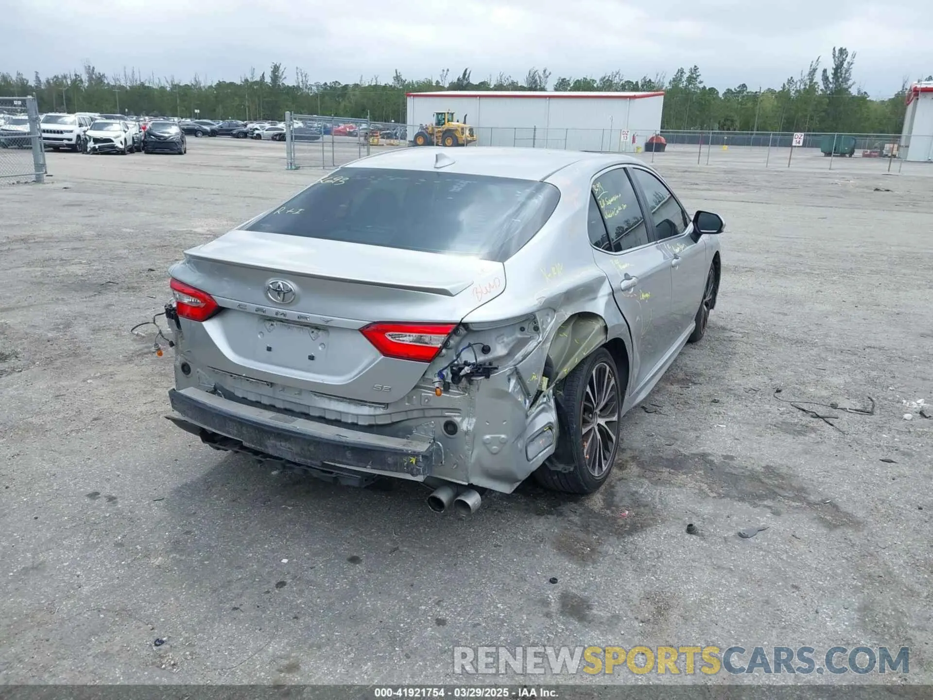6 Photograph of a damaged car 4T1B11HK9KU708465 TOYOTA CAMRY 2019