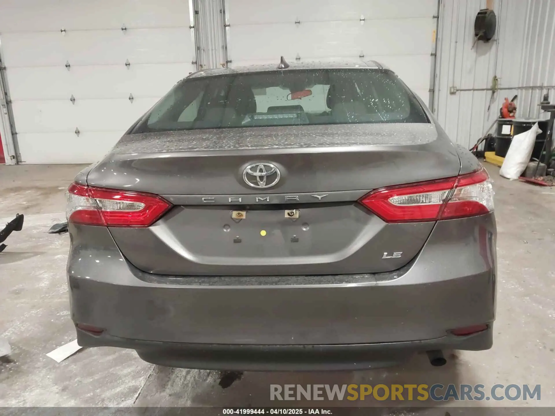 15 Photograph of a damaged car 4T1B11HK9KU709244 TOYOTA CAMRY 2019